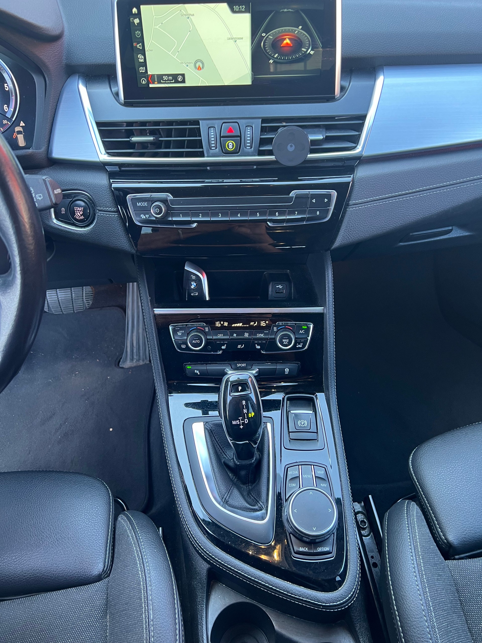 BMW 218d xDrive Gran Tourer Steptronic Luxury Line-image-14