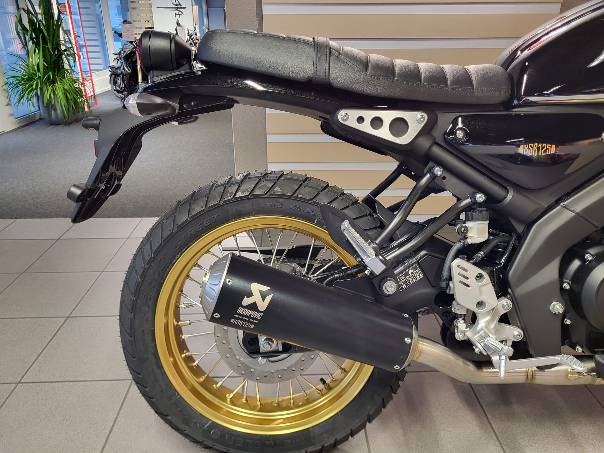 YAMAHA XSR 125 Legacy-image-8