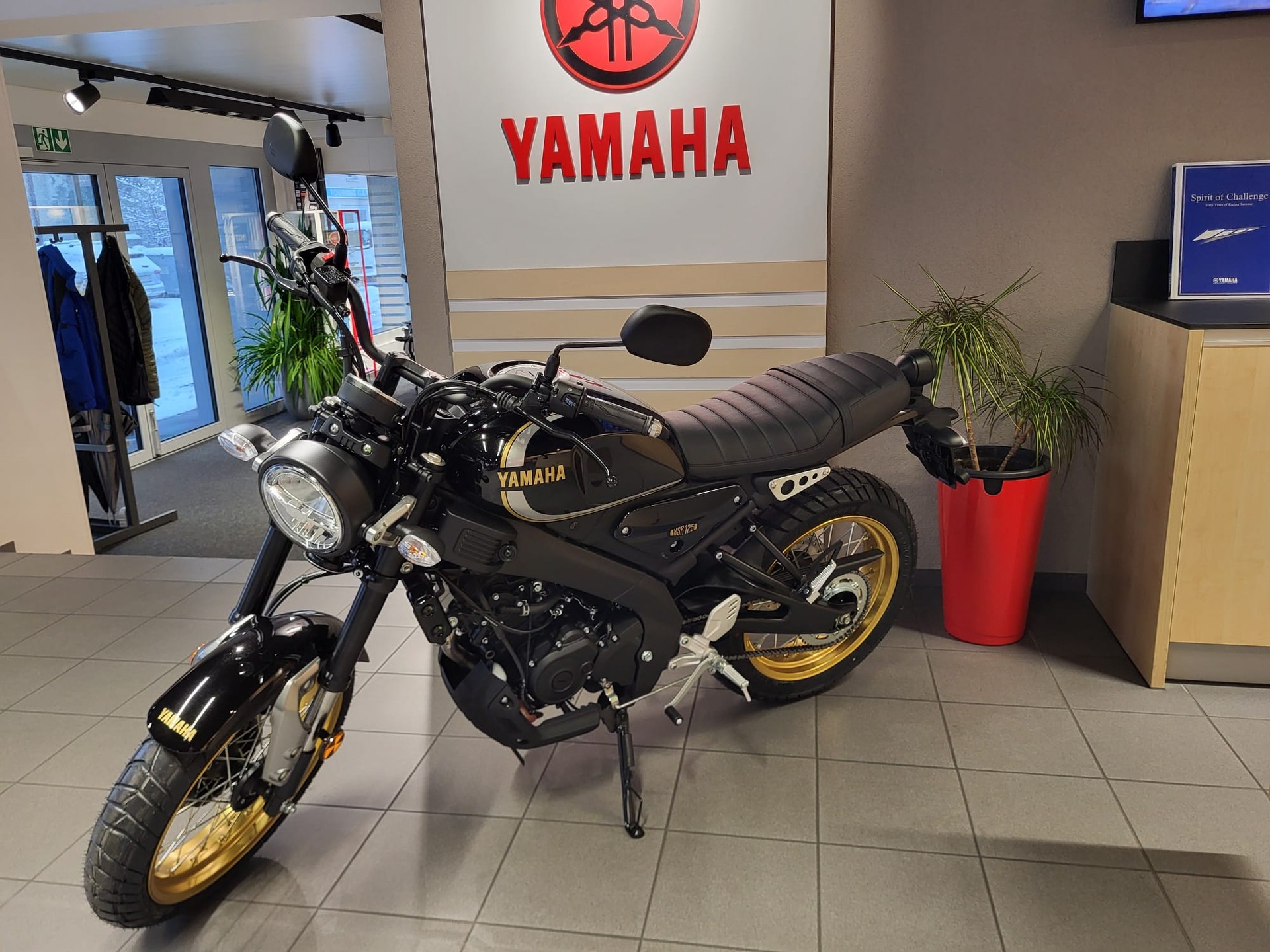 YAMAHA XSR 125 Legacy-image-2