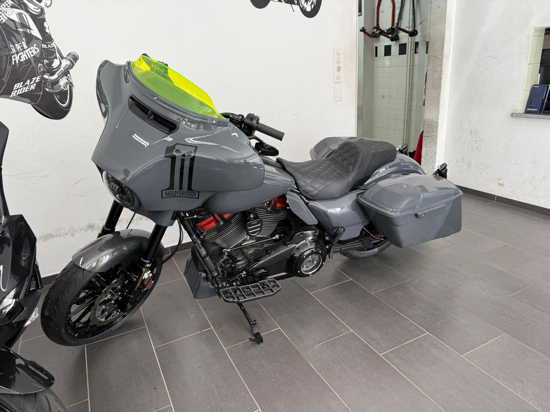 HARLEY-DAVIDSON FLHXSE Street Glide ABS CVO 117-image-0