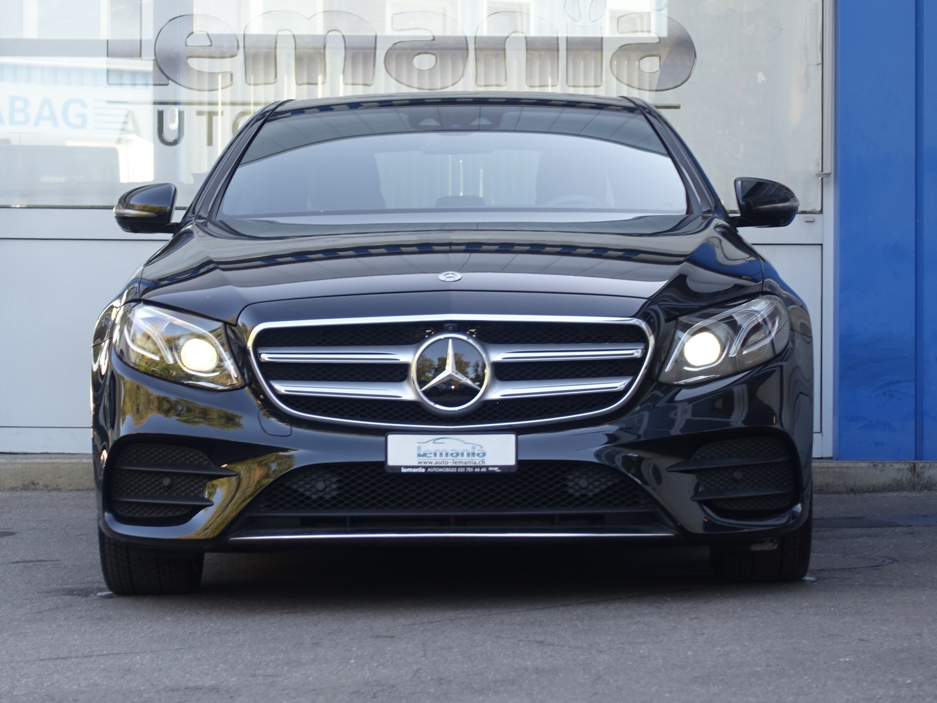 MERCEDES-BENZ E 220 d AMG Line 4Matic 9G-Tronic-showroom-element-2