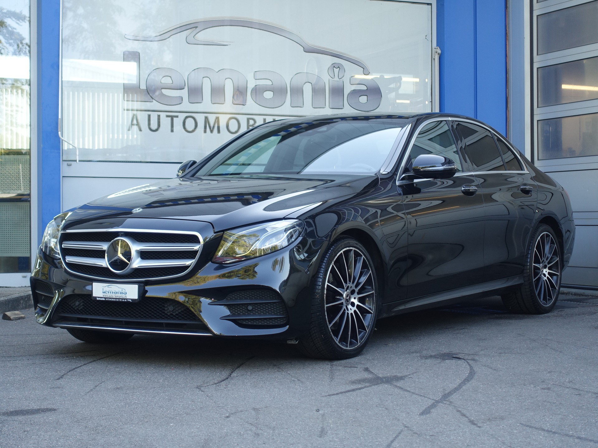 MERCEDES-BENZ E 220 d AMG Line 4Matic 9G-Tronic-showroom-element-1