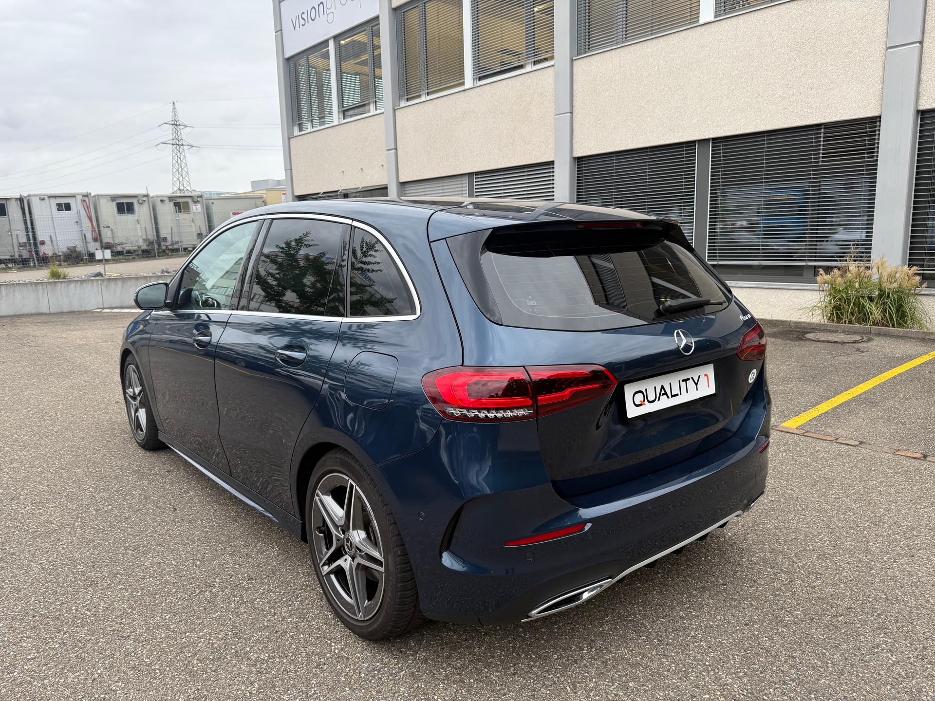 MERCEDES-BENZ B 220 4Matic AMG Line 7G-DCT-image-3