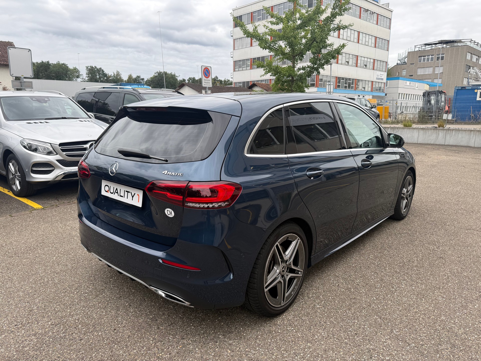 MERCEDES-BENZ B 220 4Matic AMG Line 7G-DCT-image-5