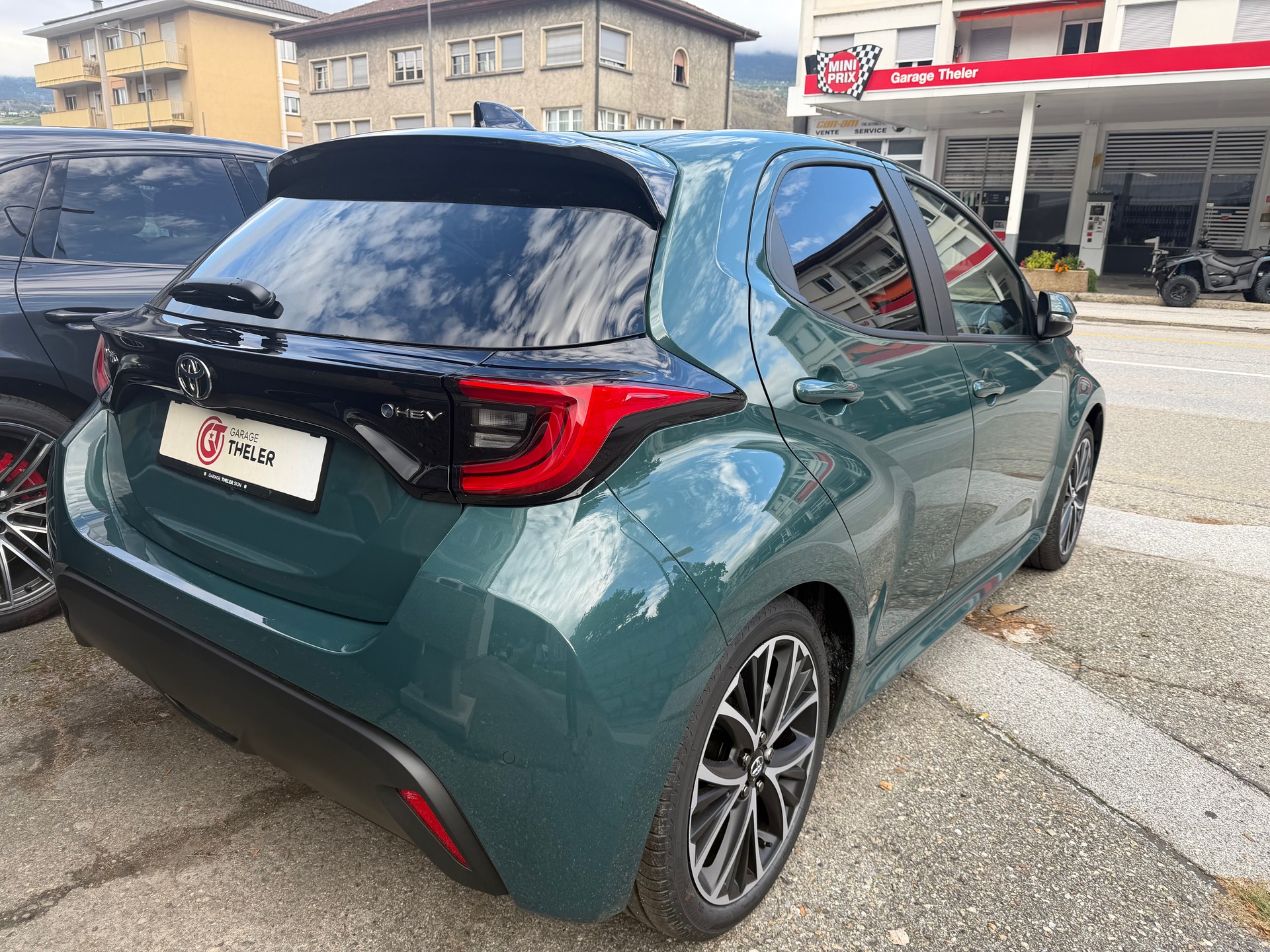 TOYOTA Yaris 1.5 Comfort e-CVT-showroom-element-2