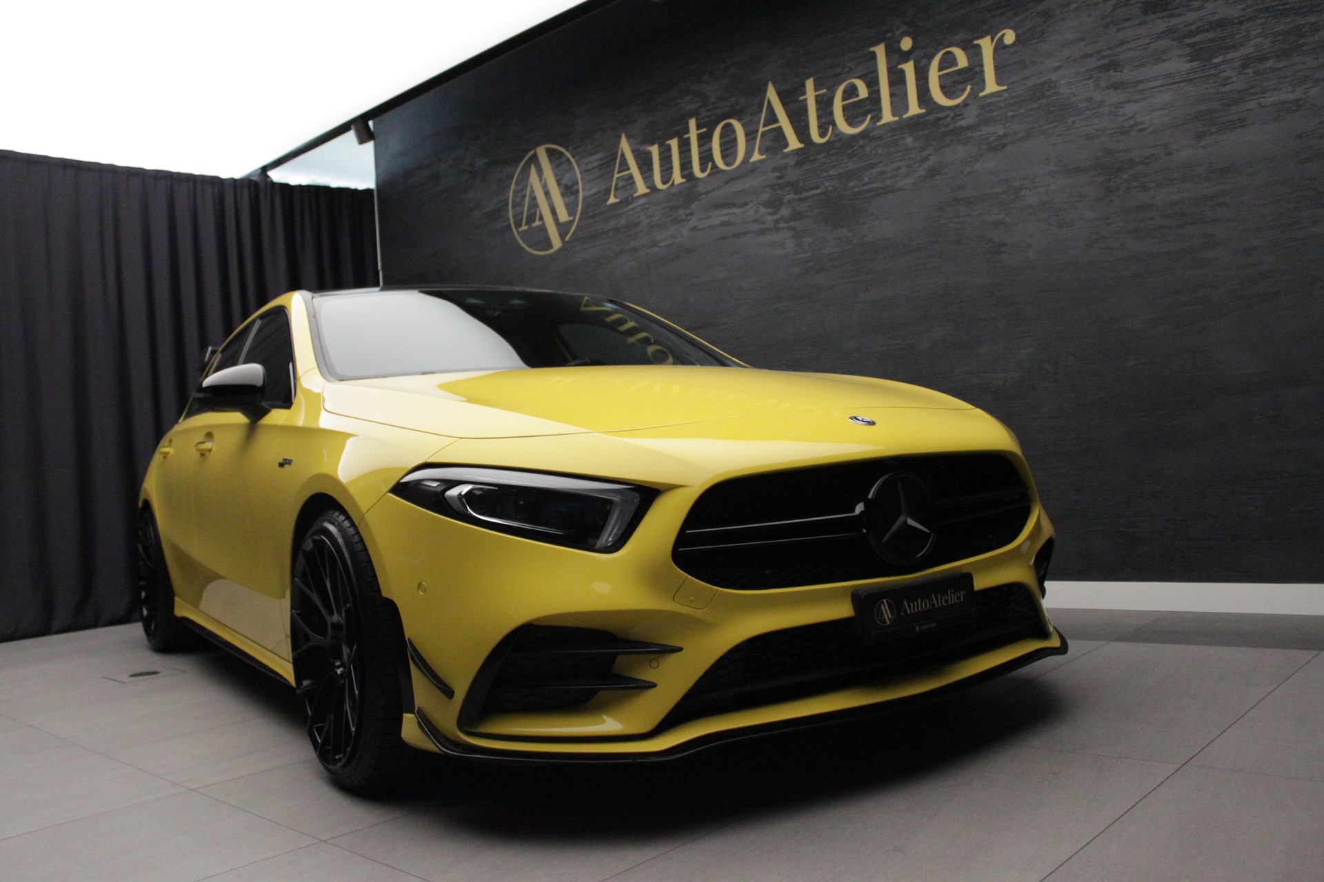 MERCEDES-BENZ A 35 AMG 4Matic Speedshift-showroom-element-1