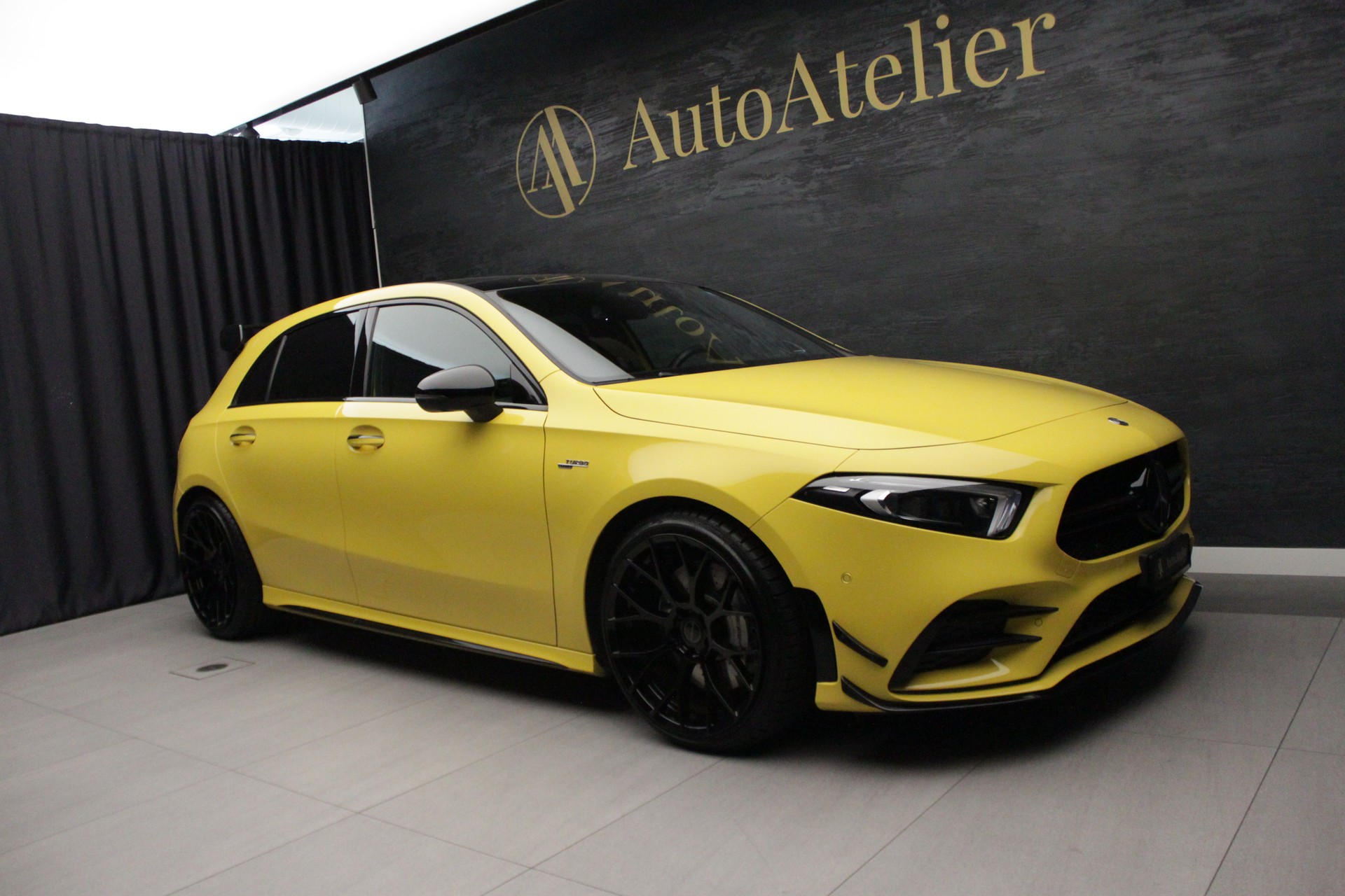 MERCEDES-BENZ A 35 AMG 4Matic Speedshift-showroom-element-2