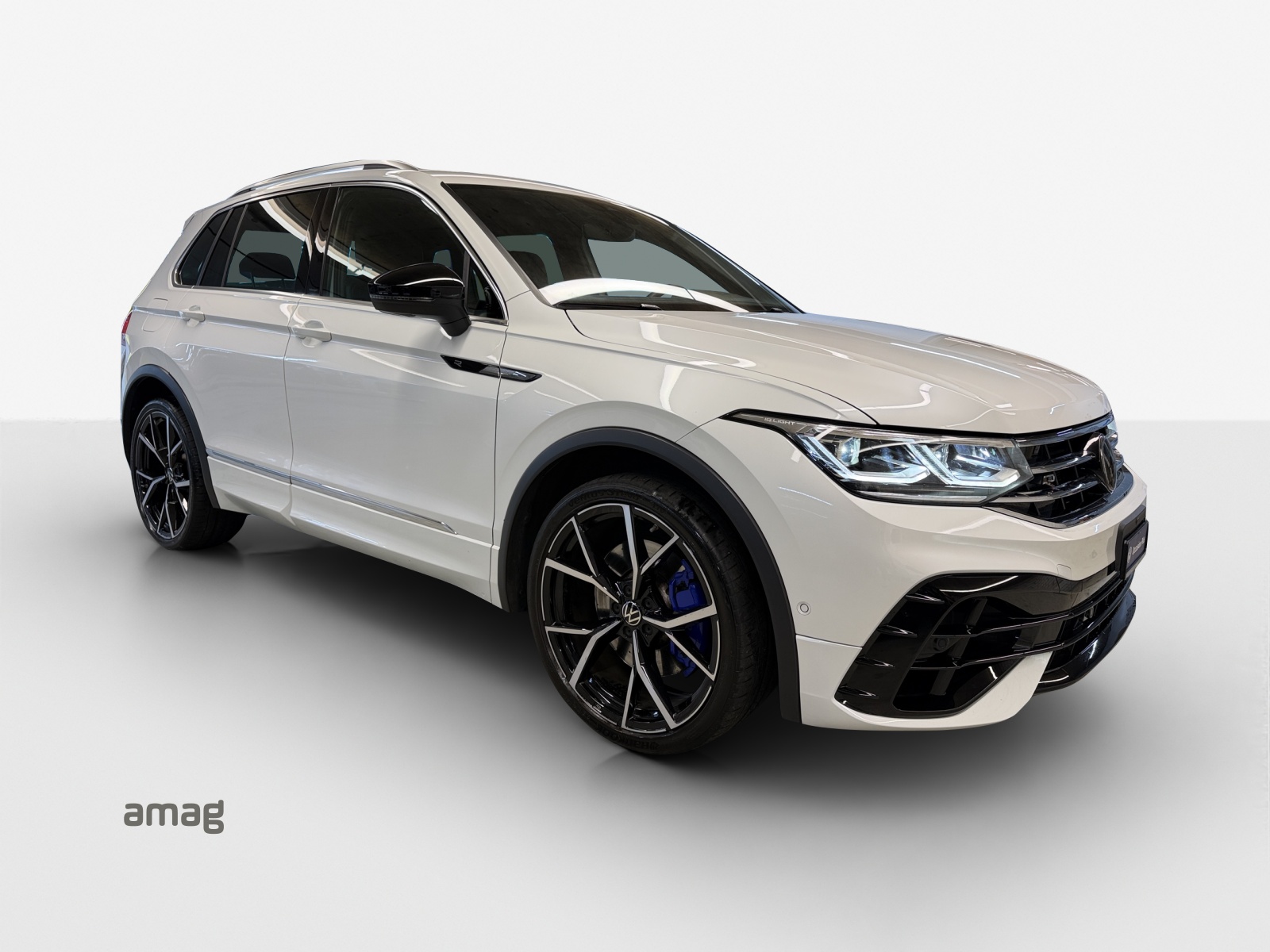 VW Tiguan 2.0TSI R 4Motion DSG-image-5