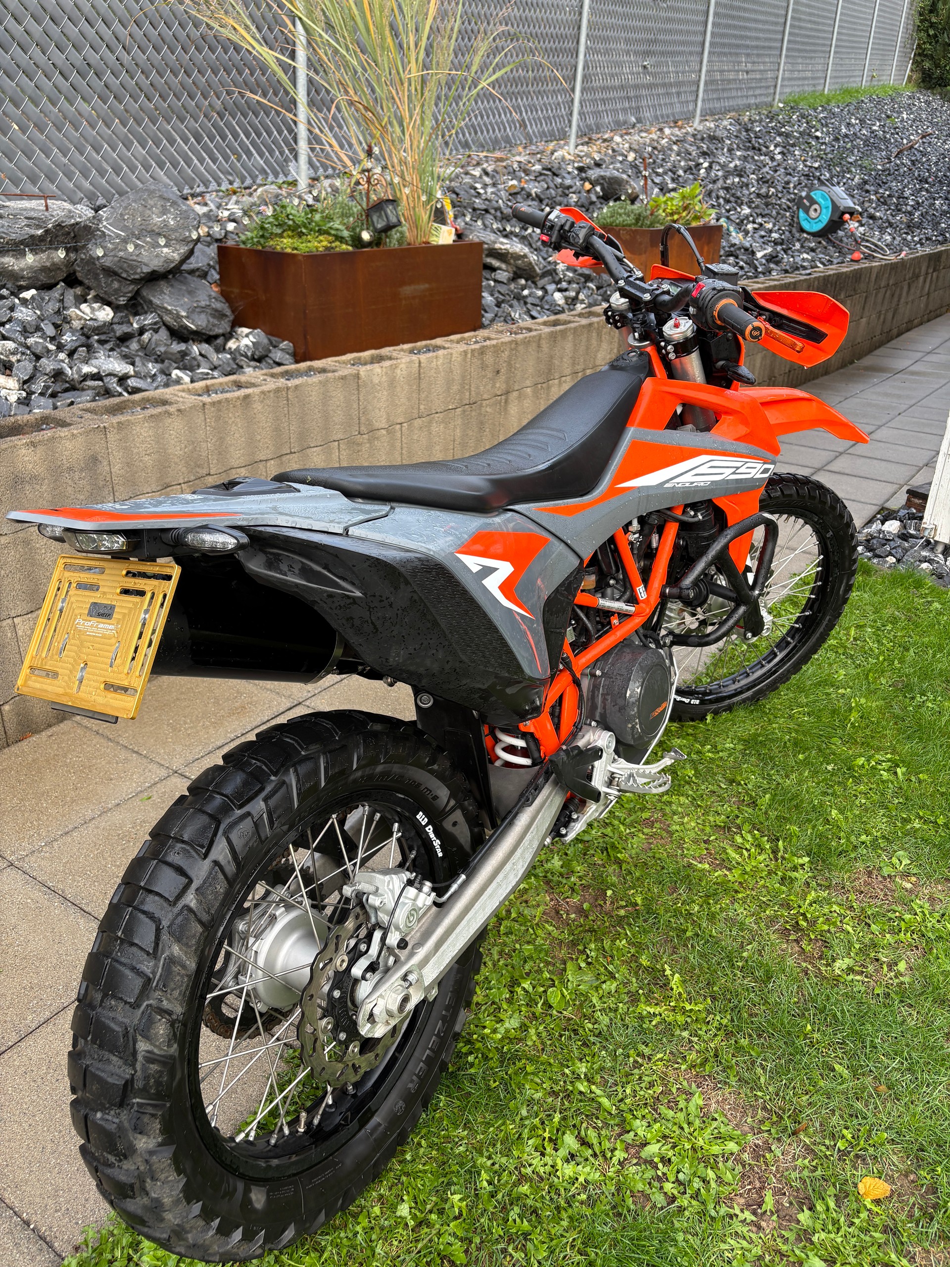 KTM 690 Enduro R-image-1