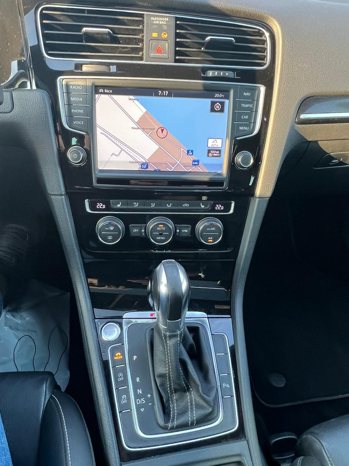 VW Golf Variant 2.0 TSI R 4 Motion DSG-image-14