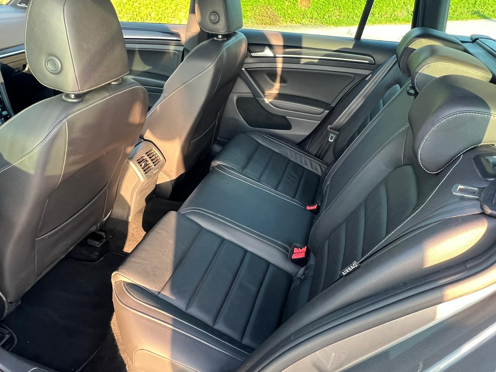 VW Golf Variant 2.0 TSI R 4 Motion DSG-image-11