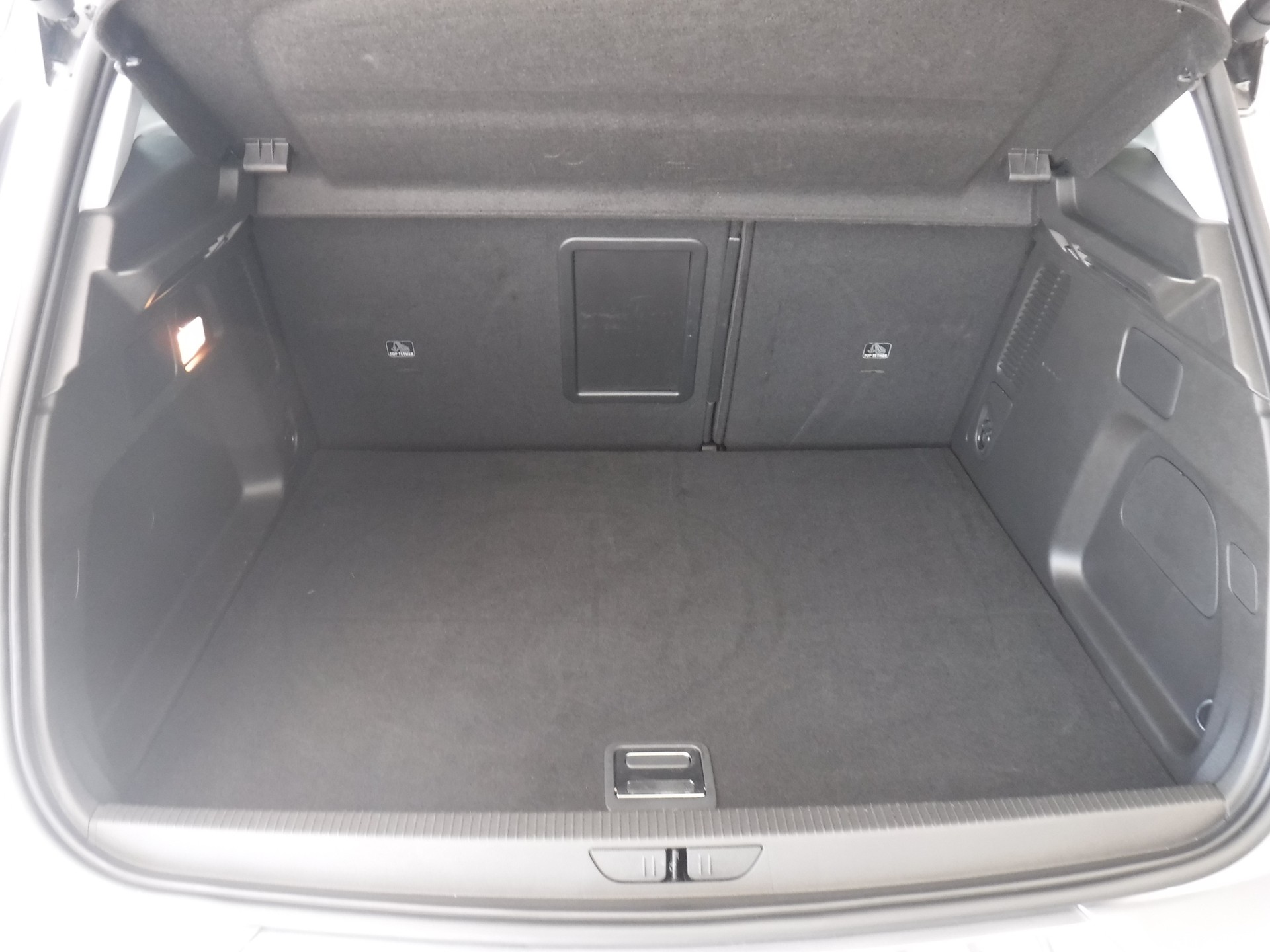 OPEL Grandland 1.6 Hybrid4 GSe Automatik-image-8