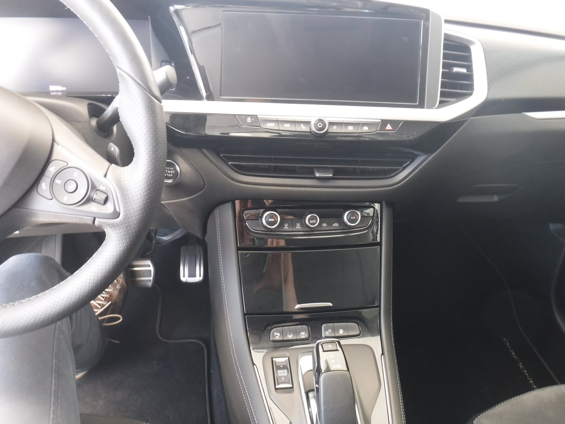 OPEL Grandland 1.6 Hybrid4 GSe Automatik-image-5