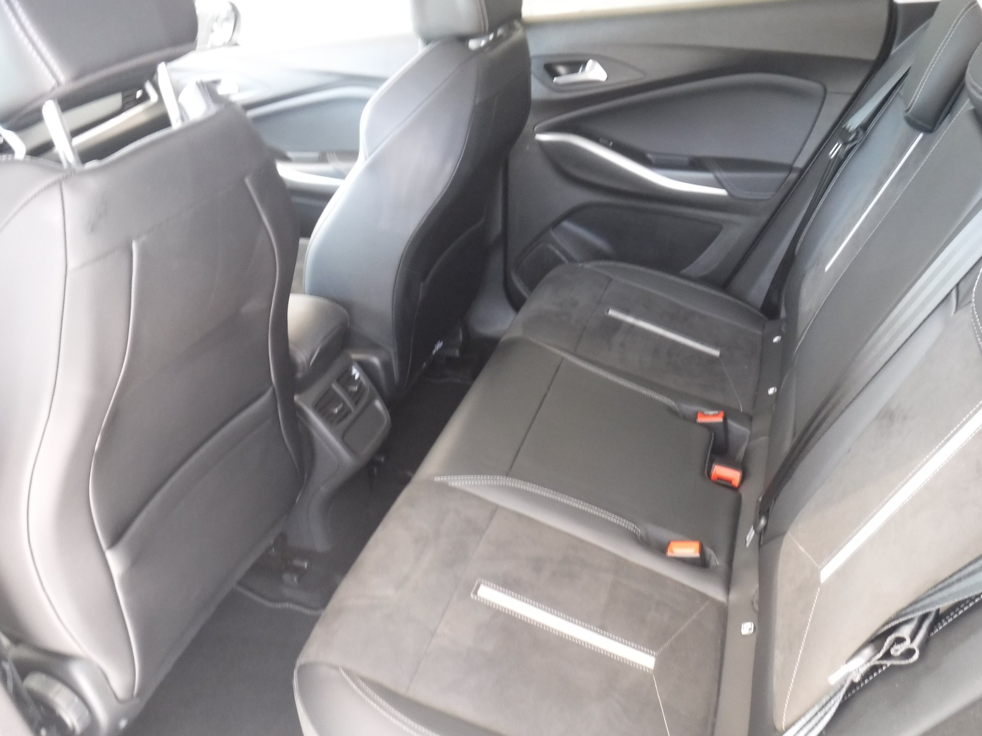 OPEL Grandland 1.6 Hybrid4 GSe Automatik-image-7