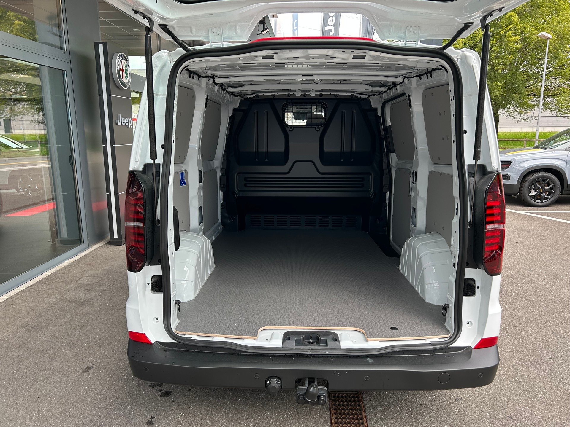 VW Transporter 2.0 TDI Automat-image-14