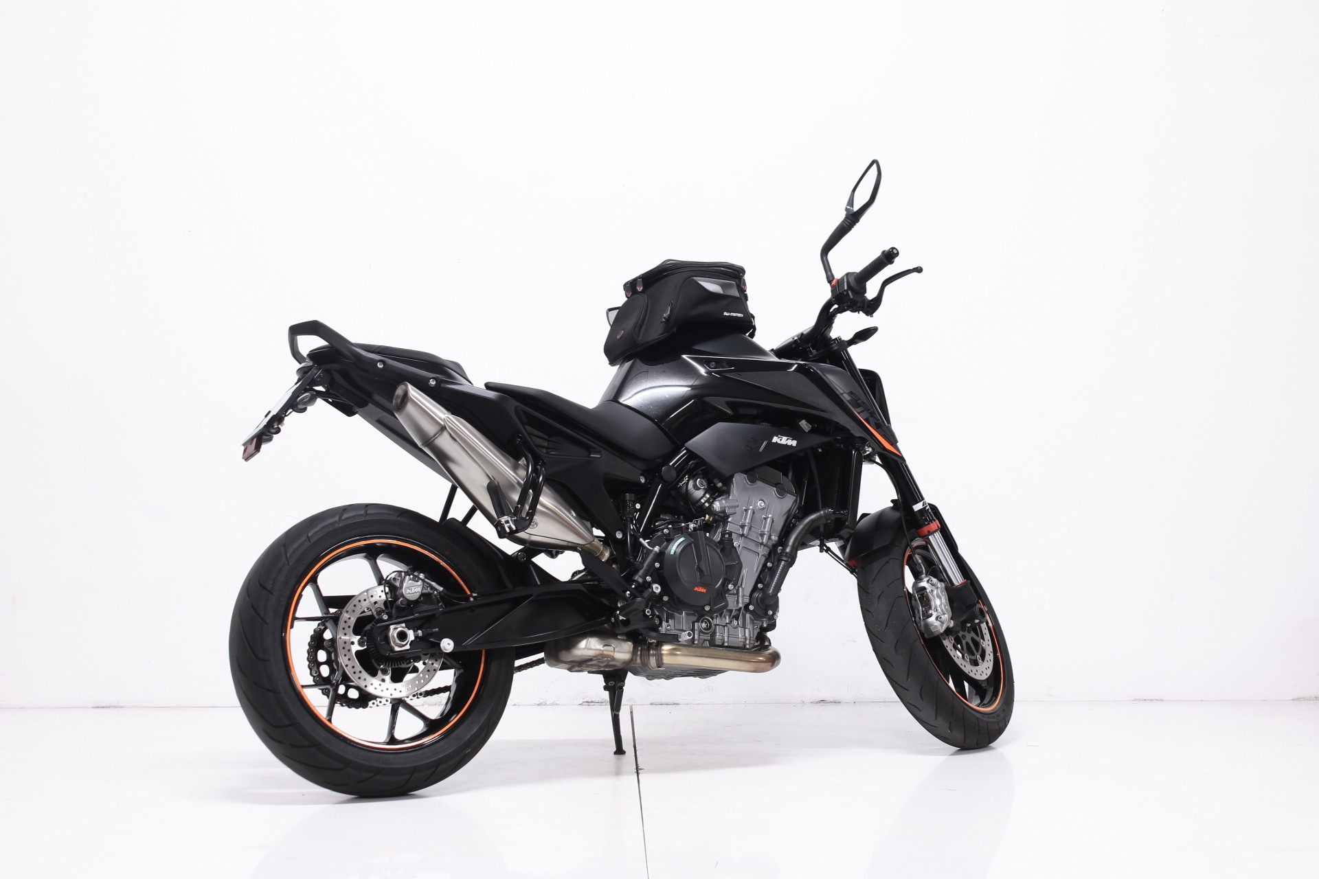 KTM 890 Duke-image-2
