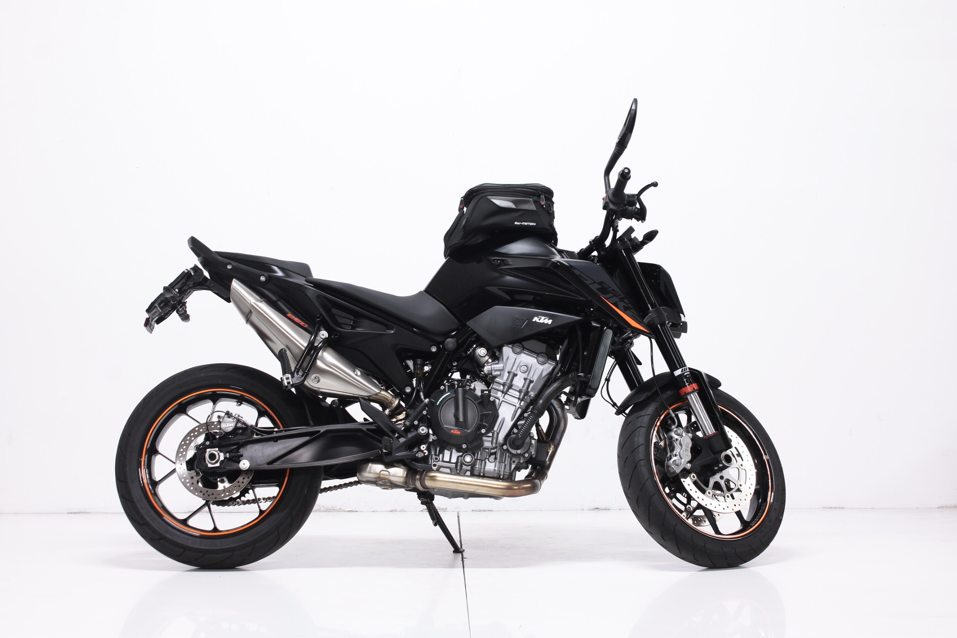 KTM 890 Duke-image-1