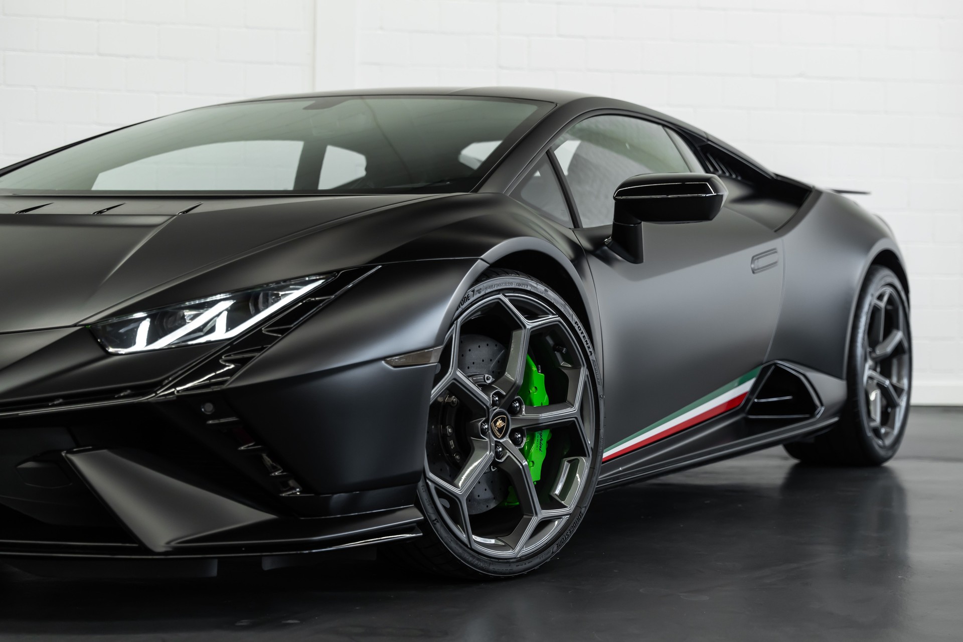 LAMBORGHINI Huracan TECNICA Coupé DCT-showroom-element-3