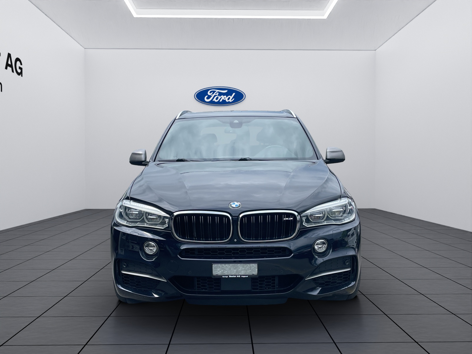BMW X5 F15 M50d-showroom-element-1