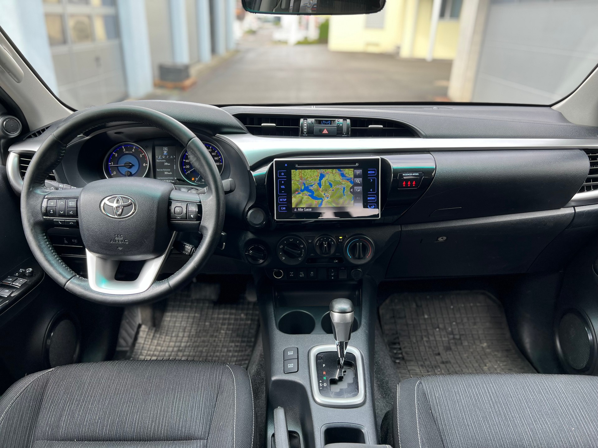 TOYOTA Hilux 2.4D-4D Sol DoubleCab 4x4 A-image-18
