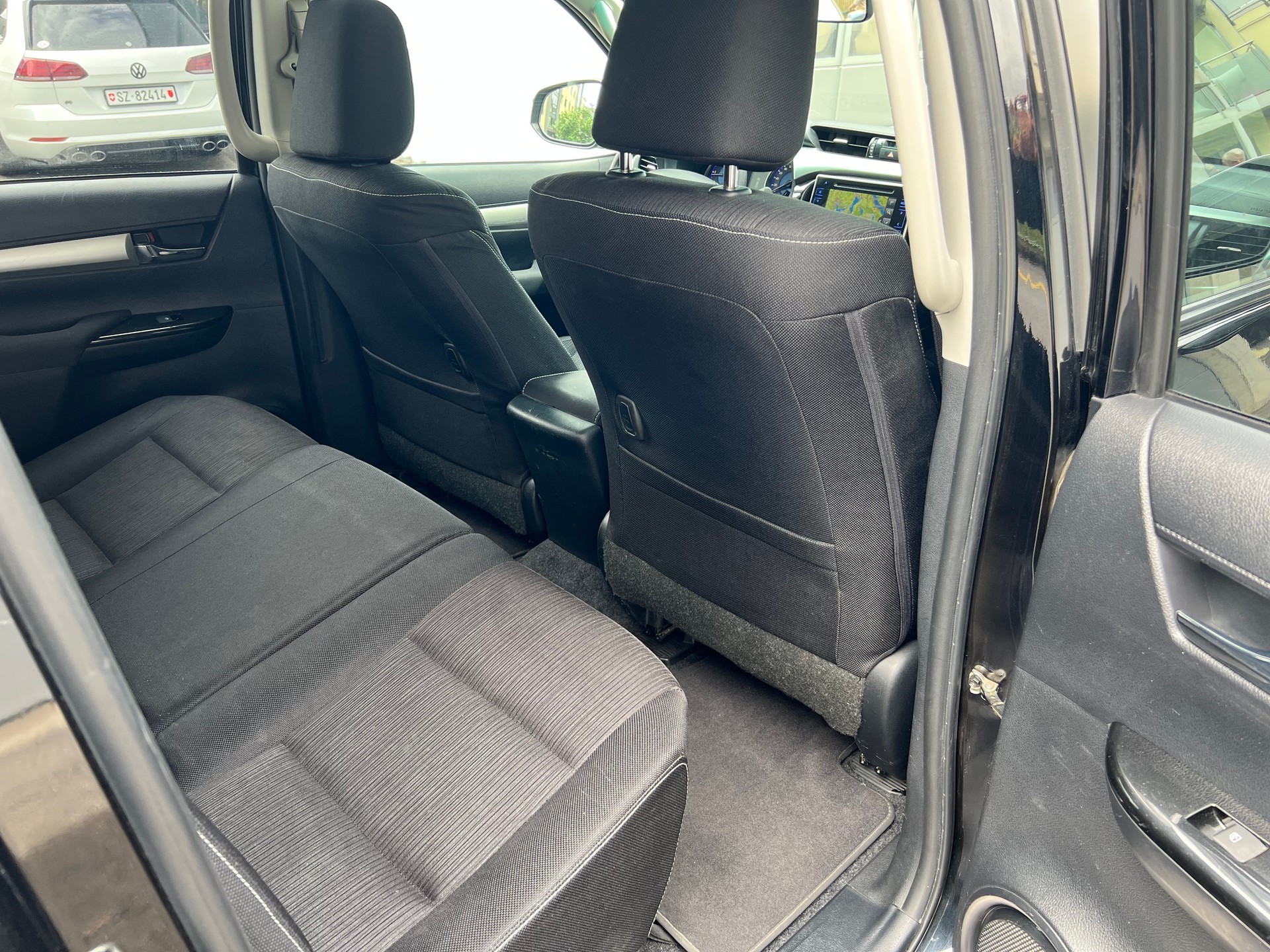 TOYOTA Hilux 2.4D-4D Sol DoubleCab 4x4 A-image-21