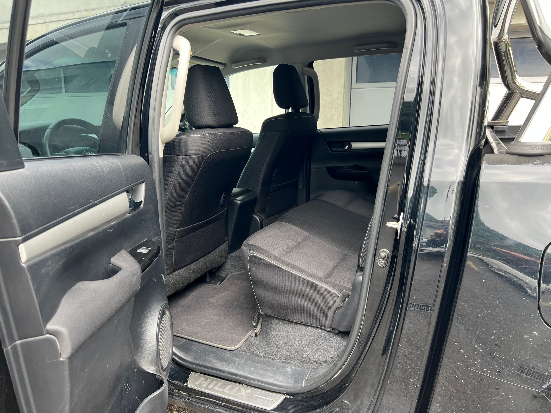 TOYOTA Hilux 2.4D-4D Sol DoubleCab 4x4 A-image-20