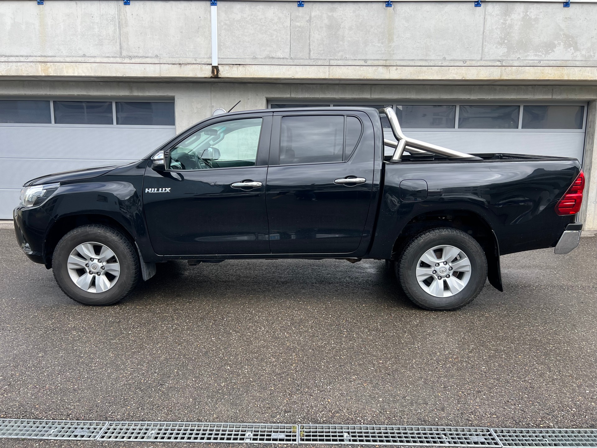 TOYOTA Hilux 2.4D-4D Sol DoubleCab 4x4 A-image-6