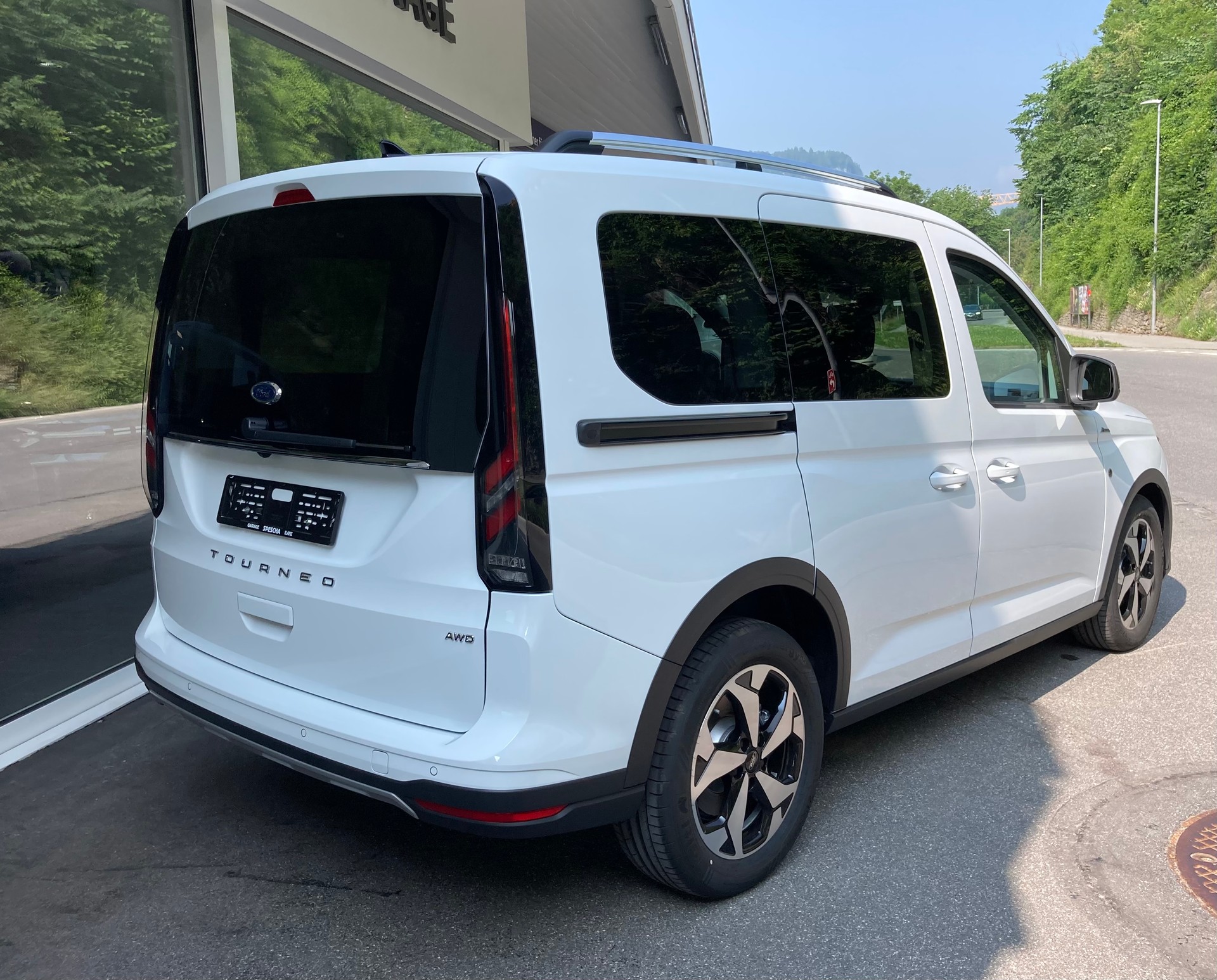 FORD Tourneo Connect 2.0 EcoBlue AWD Active-showroom-element-2
