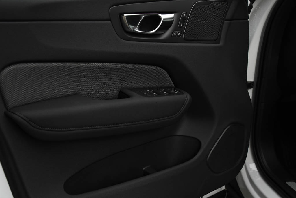 VOLVO XC60 2.0 T8 TE Black Edition eAWD-image-8