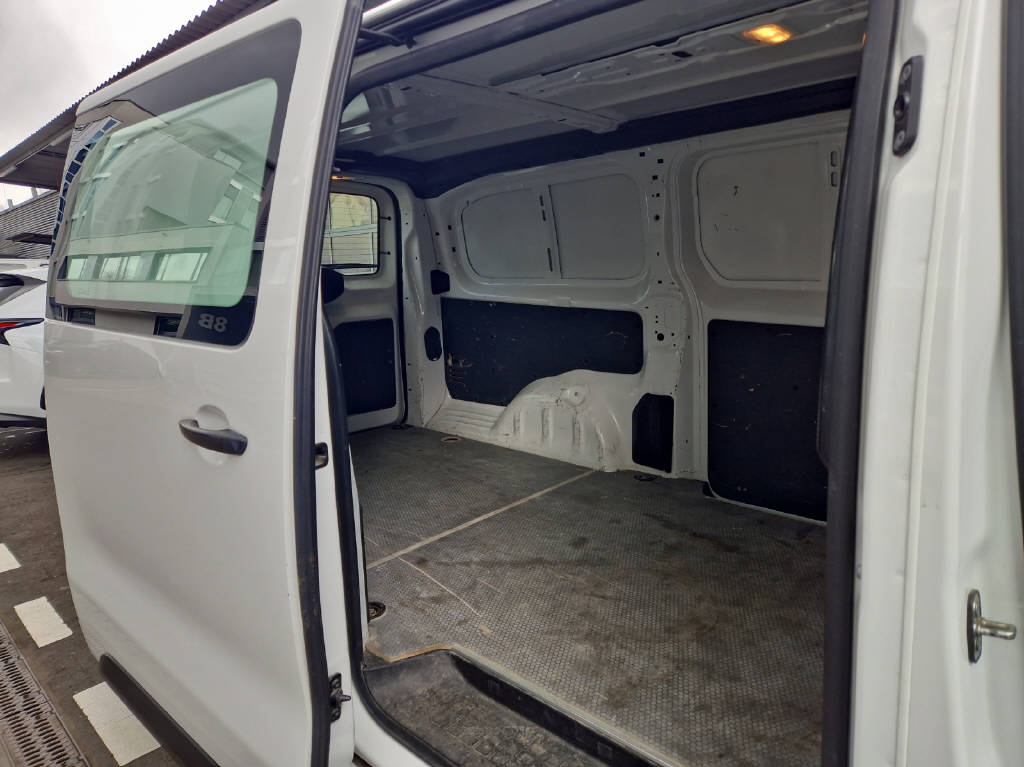 TOYOTA PROACE Van L2 2.0 D Luna-image-11