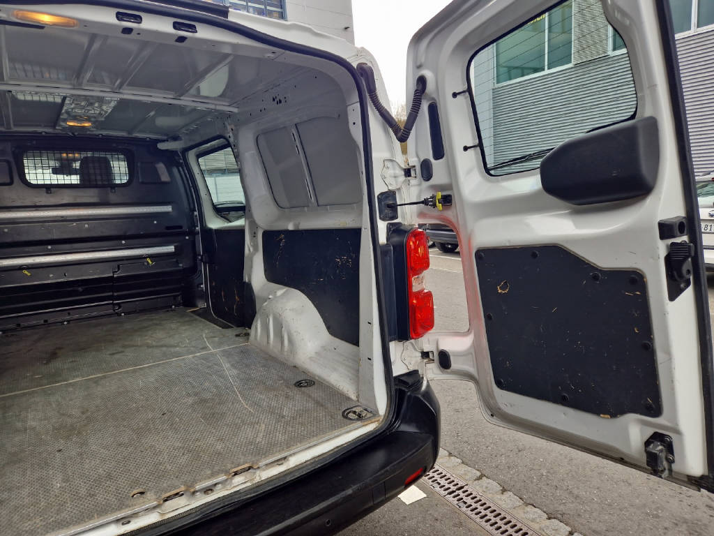 TOYOTA PROACE Van L2 2.0 D Luna-image-16