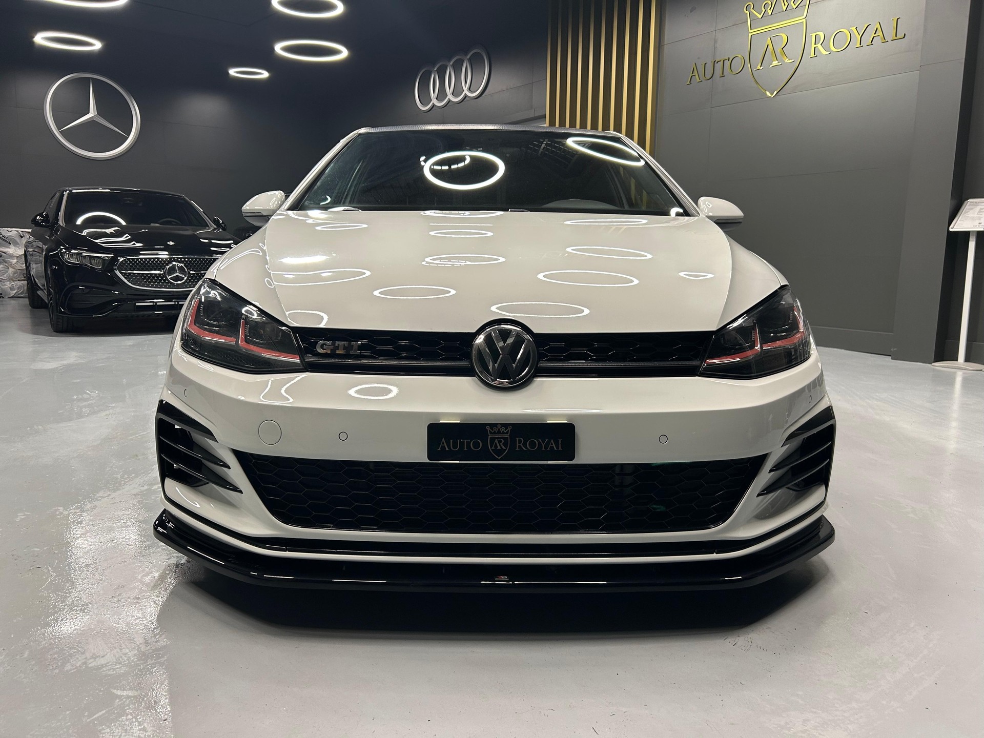 VW Golf 2.0 TSI GTI Performance DSG-showroom-element-1