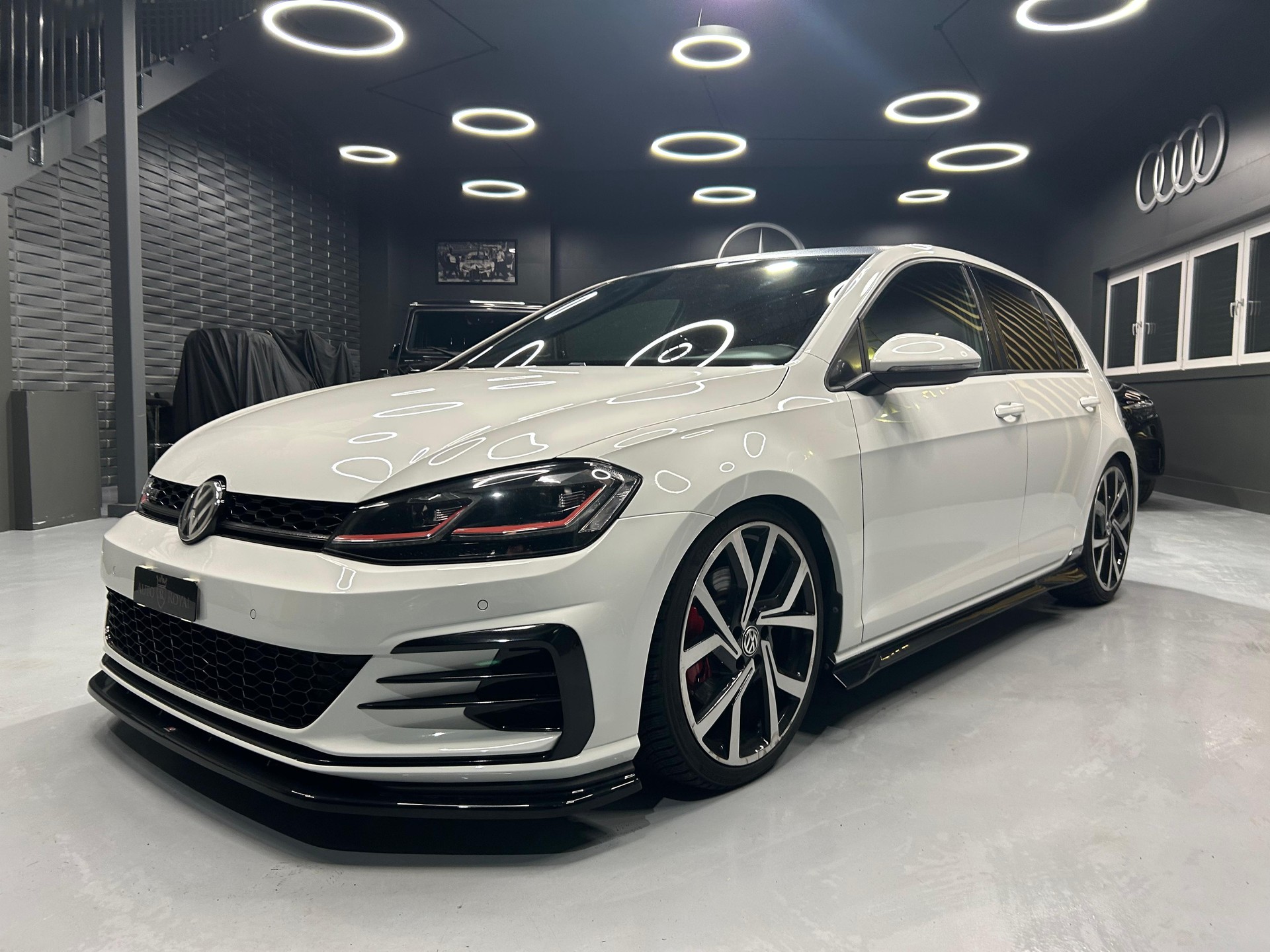VW Golf 2.0 TSI GTI Performance DSG-showroom-element-2