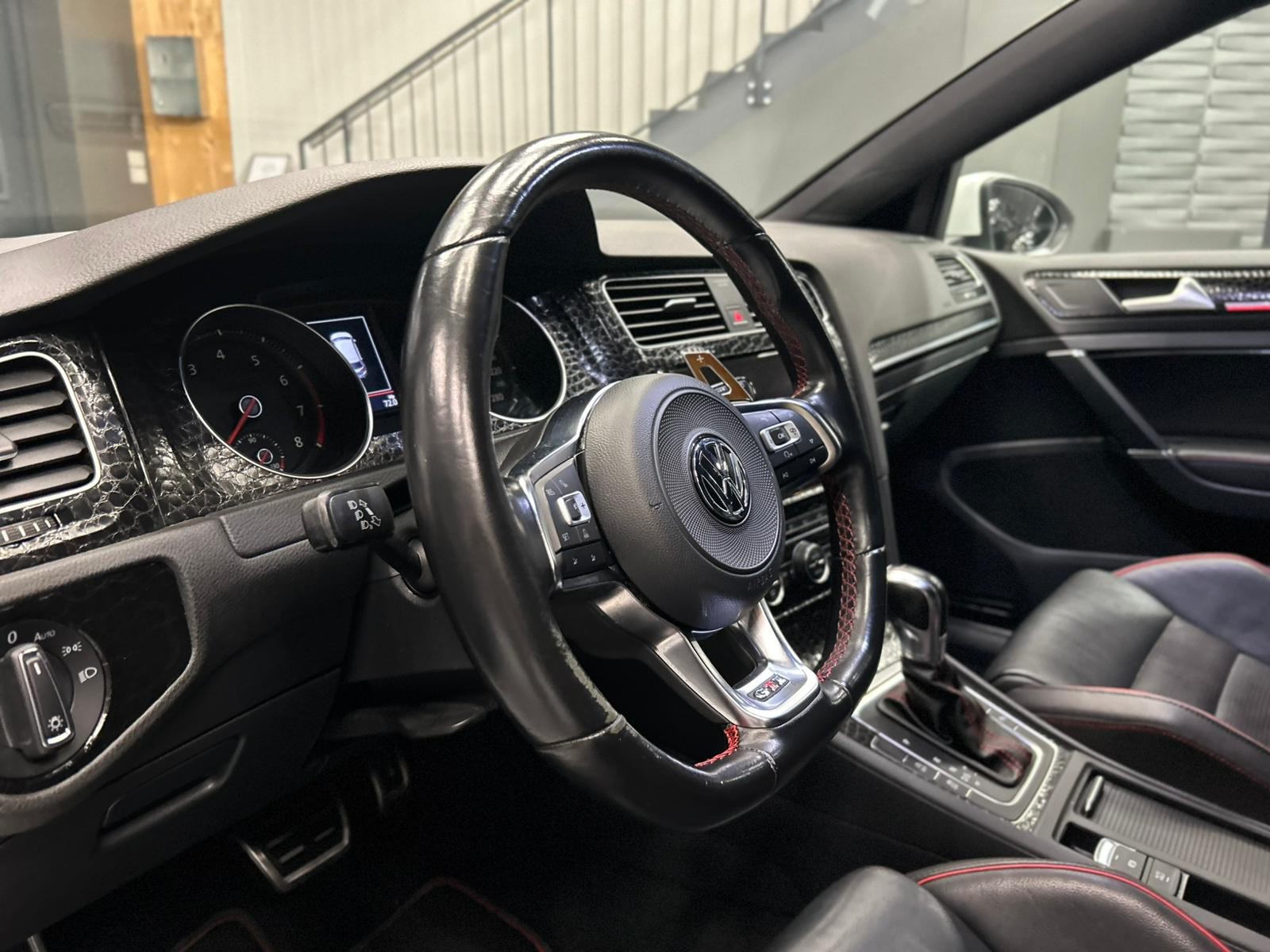 VW Golf 2.0 TSI GTI Performance DSG-image-13