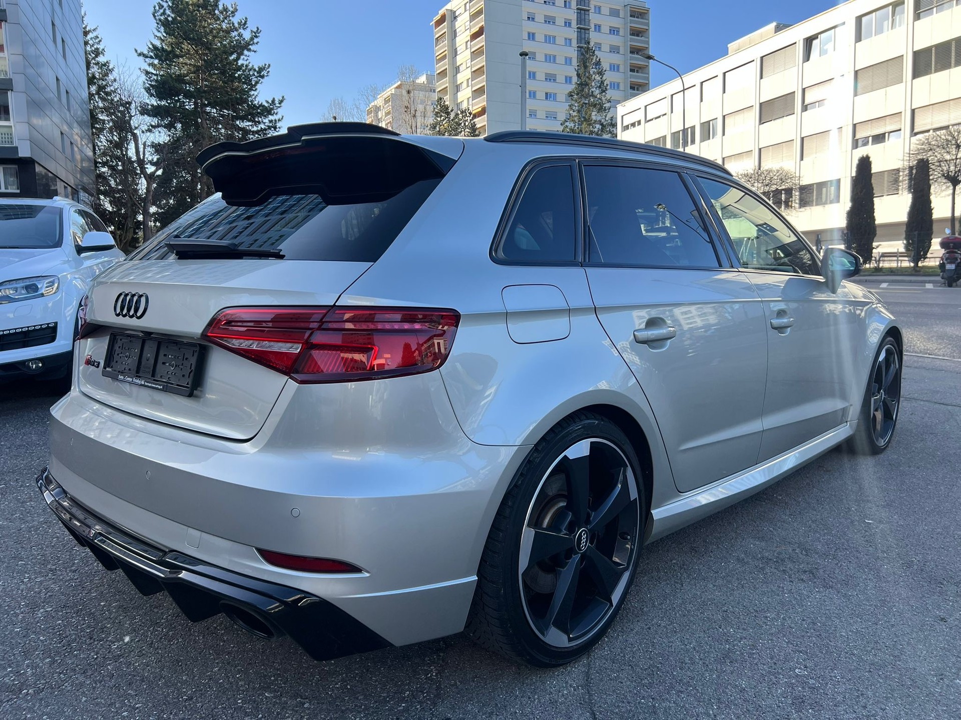 AUDI RS3 Sportback 2.5 TSI quattro S-tronic-image-12