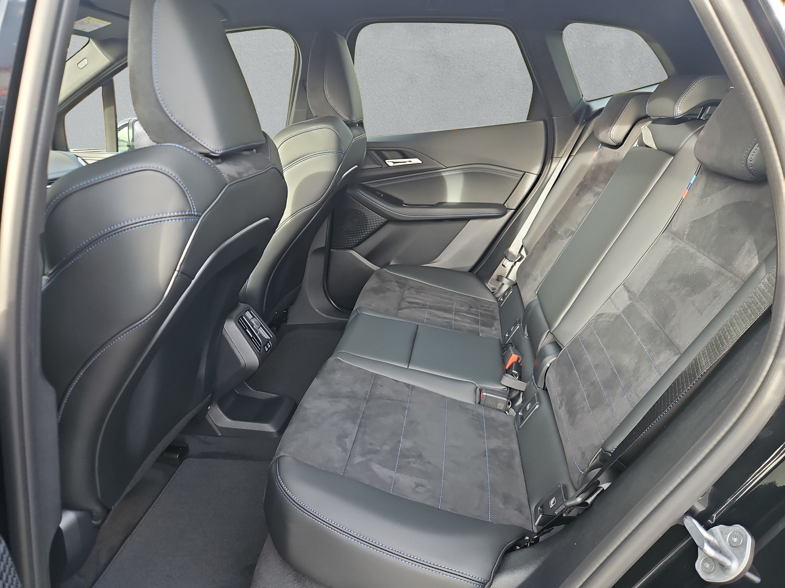 BMW 225e xDrive Active Tourer M Sport-image-11