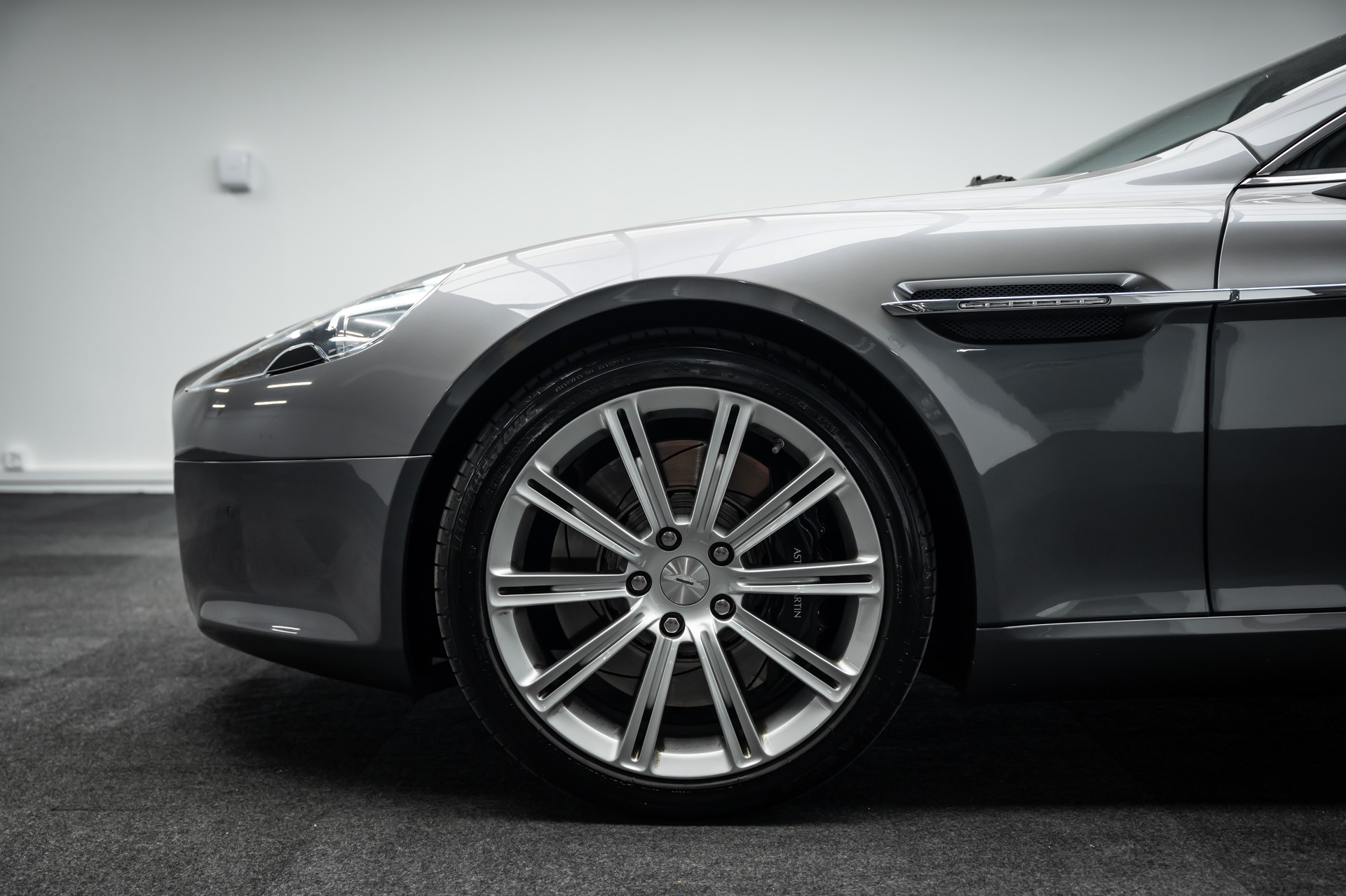 ASTON MARTIN * Rapide 5.9 V12 * ZU EINEM UNSCHLAGBAREN PREIS * LEASING AB 362.- *-showroom-element-1