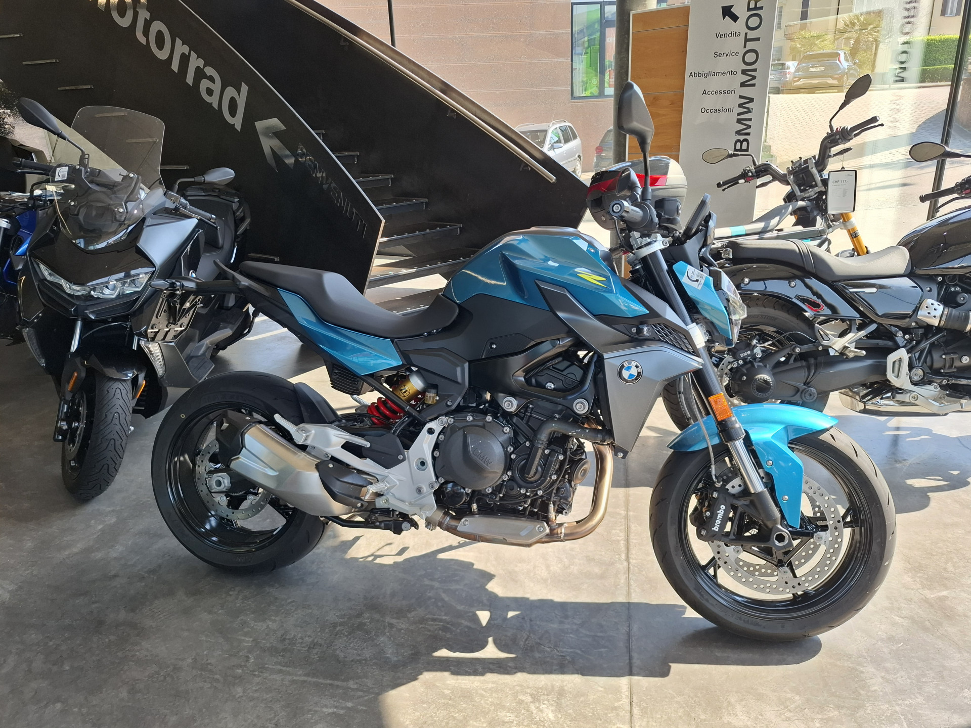 BMW F 900 R-image-1