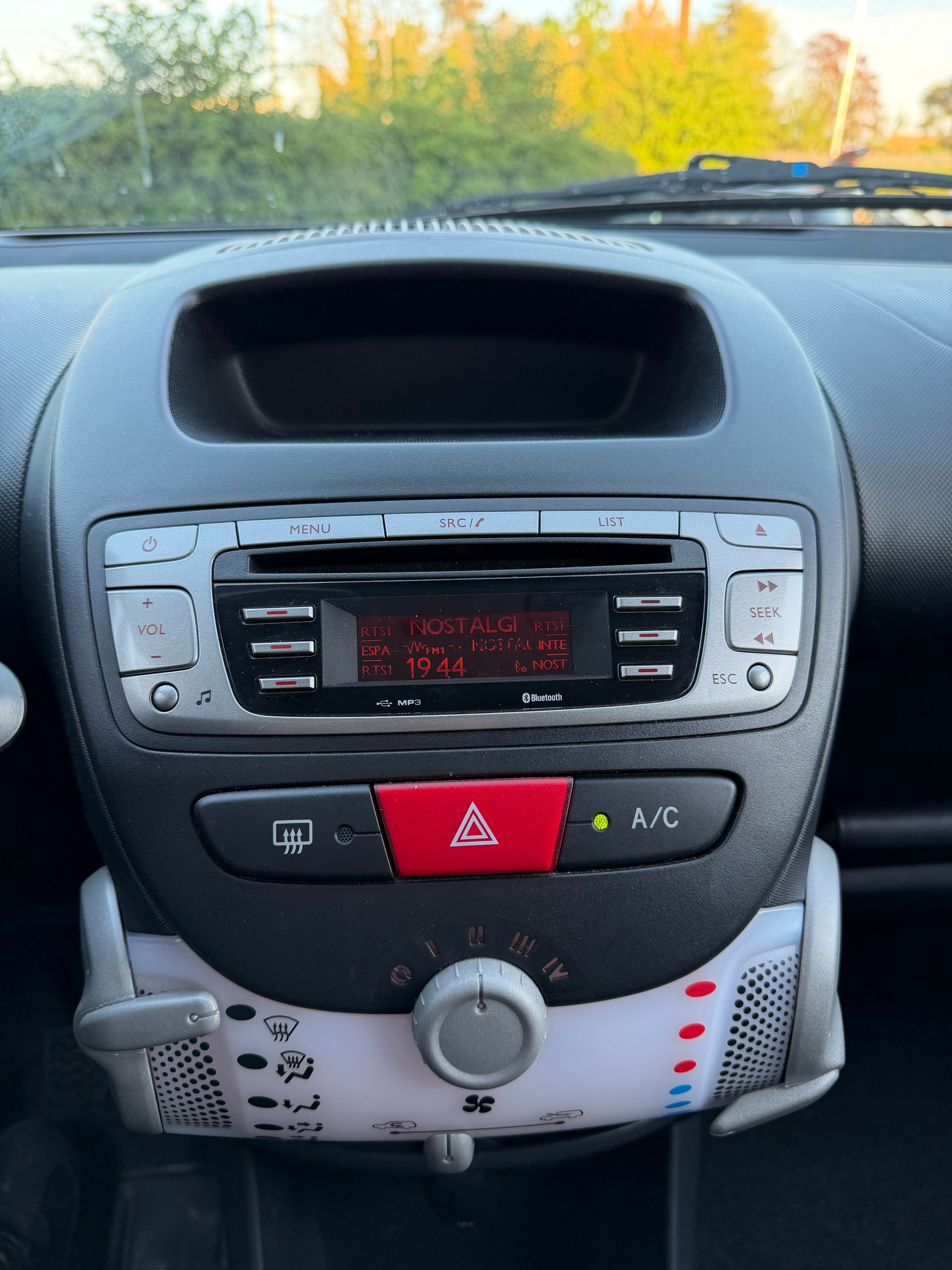 TOYOTA Aygo 1.0 VVT-i Luna-image-14