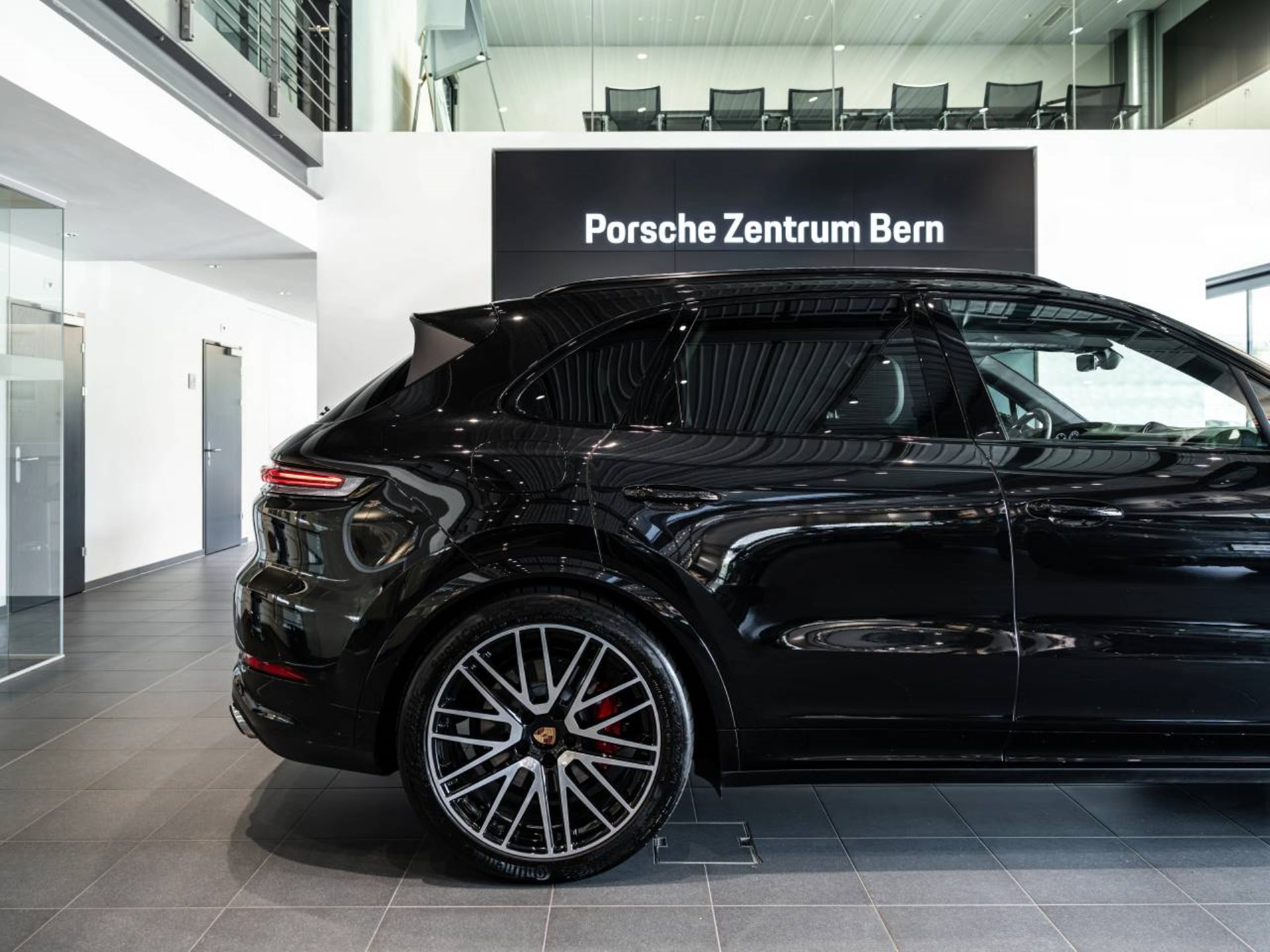 PORSCHE Cayenne S E-Hybrid-image-10