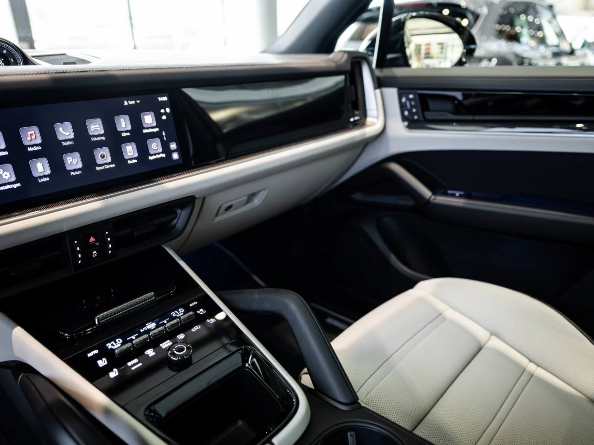 PORSCHE Cayenne S E-Hybrid-image-16