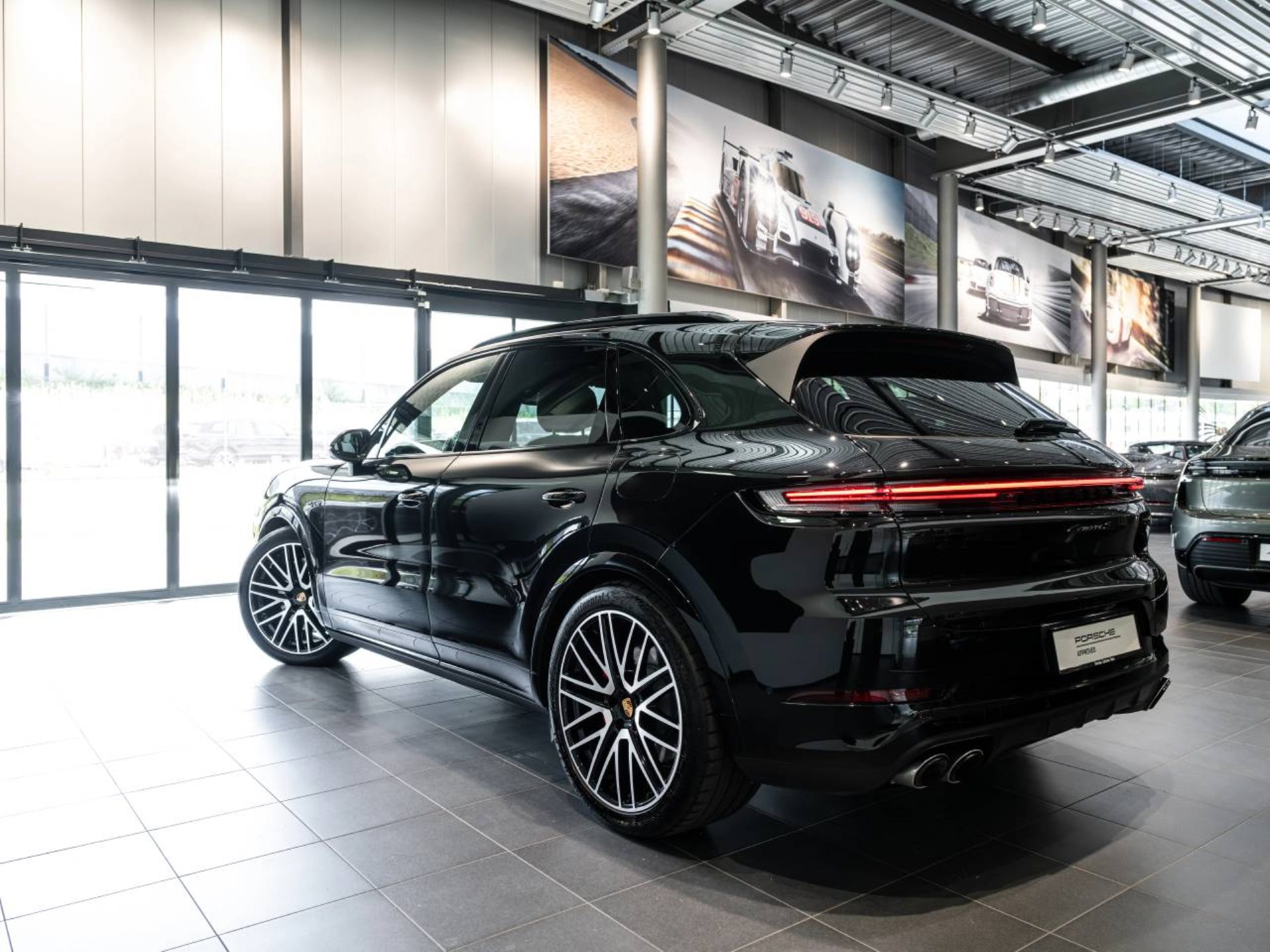 PORSCHE Cayenne S E-Hybrid-image-7