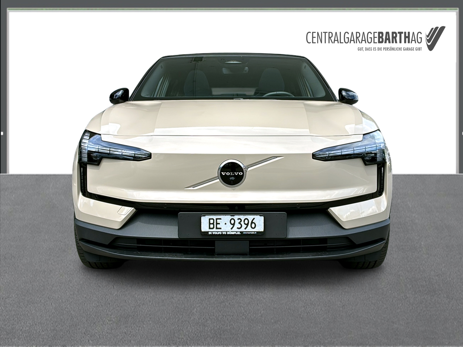 VOLVO EX30 E60 Ultra-showroom-element-1