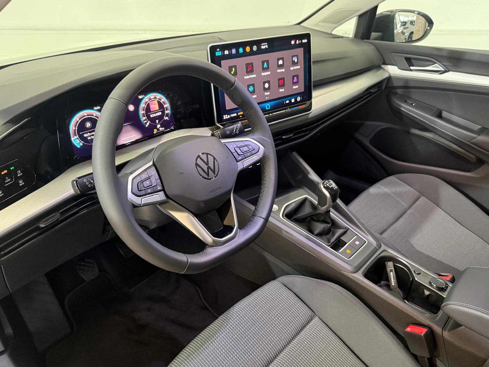 VW Golf 1.5 TSI Basis-image-8