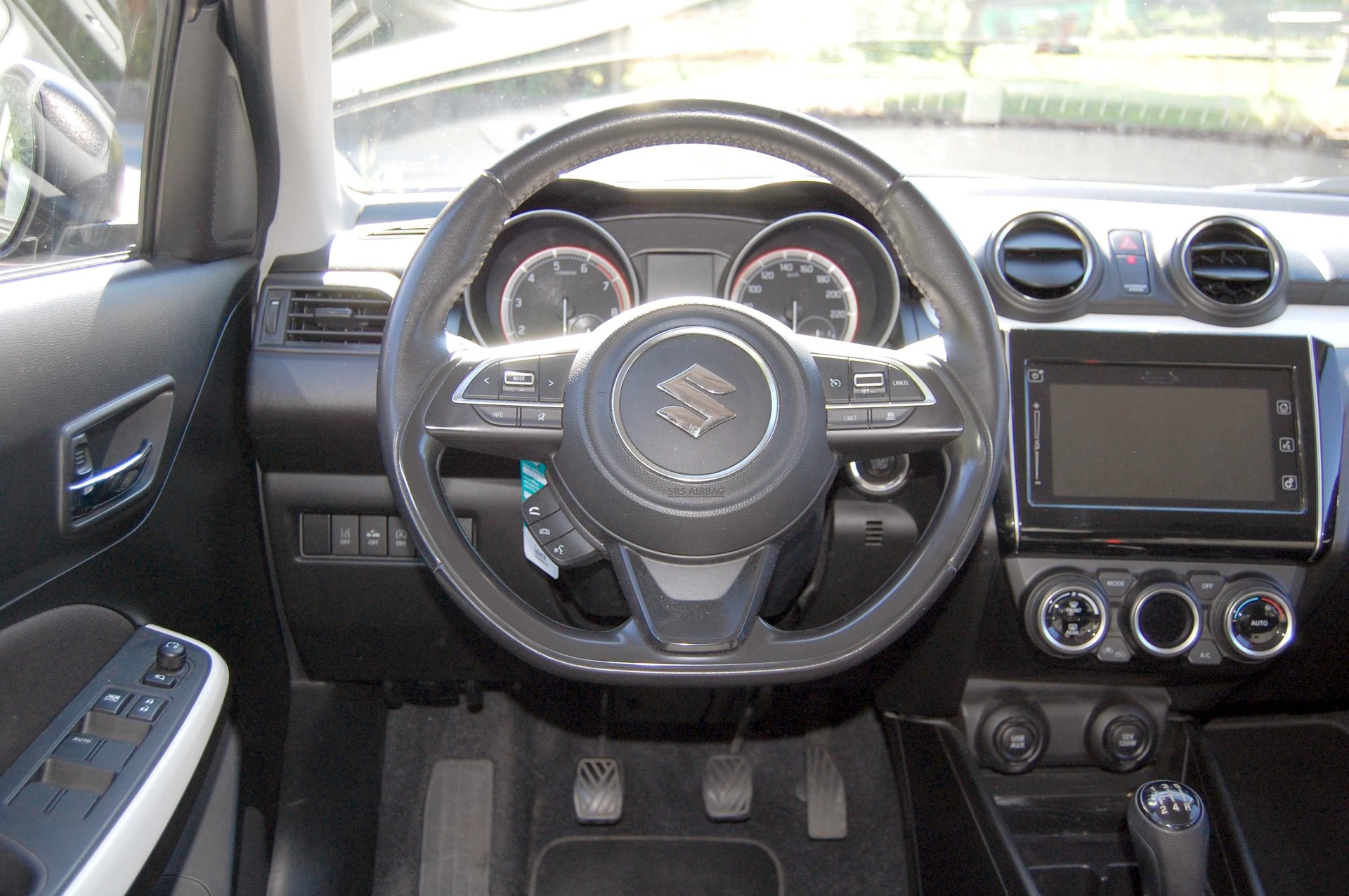 SUZUKI Swift 1.2i 16V SHVS Compact Top Hybrid Allgrip 4x4-image-9