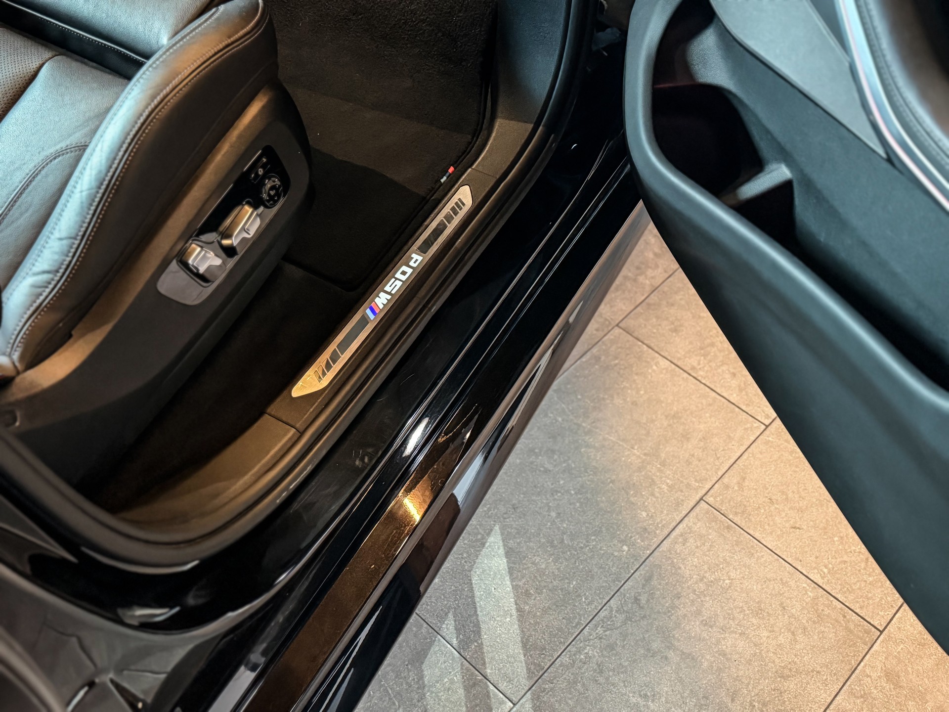 BMW X5 xDrive M50d Steptronic-image-12