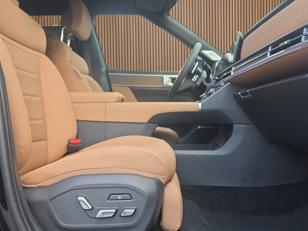 HYUNDAI Santa Fe 1.6 T-GDi PHEV Calligraphy AWD 7Plätzer-image-13