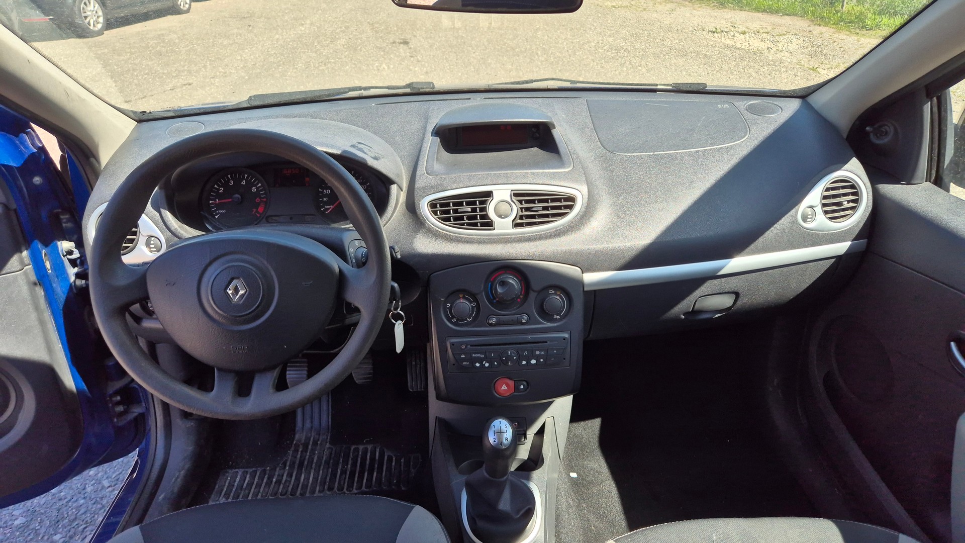 RENAULT Clio Grandtour 1.2 16V Turbo 20th Edition-image-9