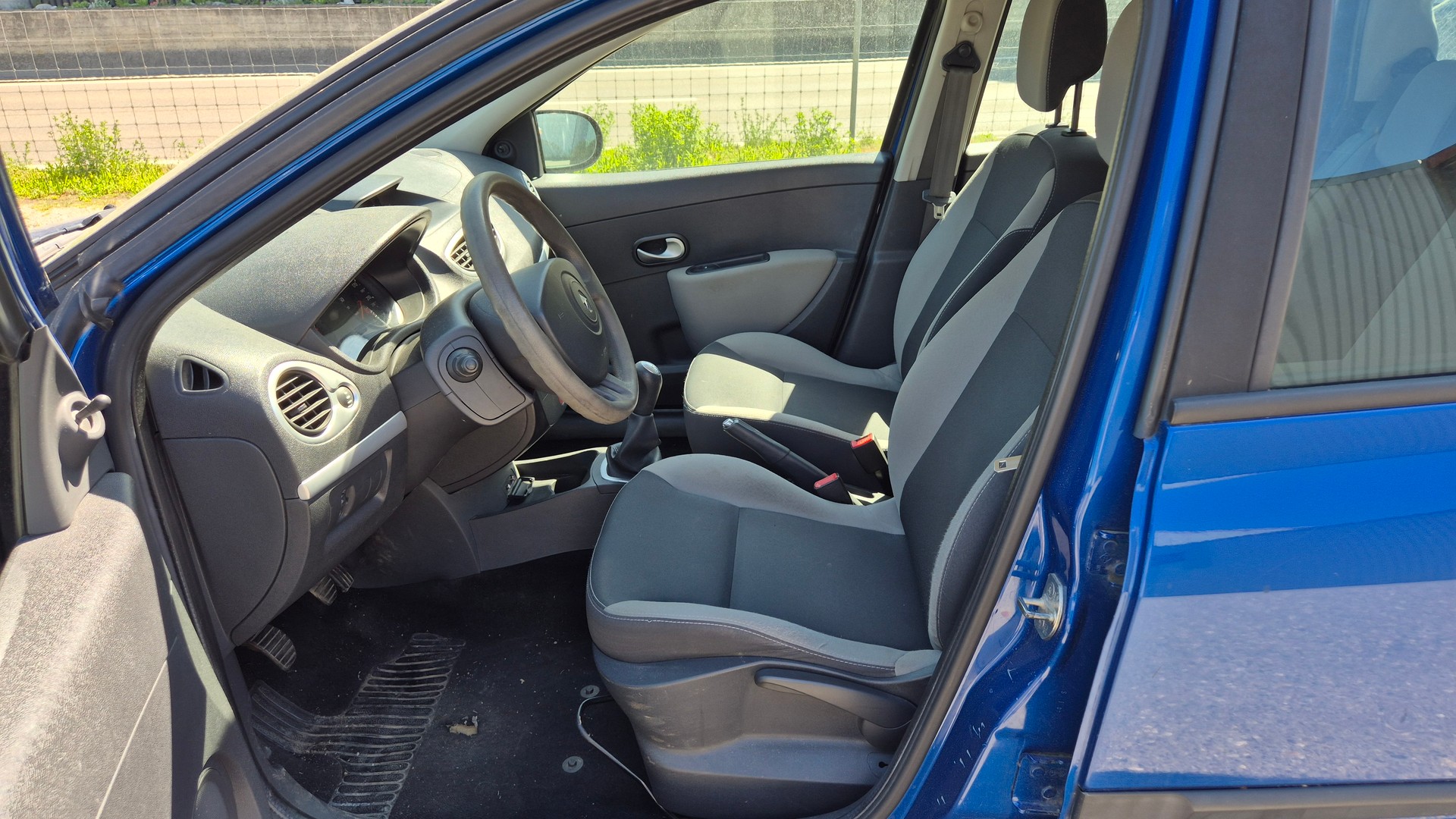 RENAULT Clio Grandtour 1.2 16V Turbo 20th Edition-image-7