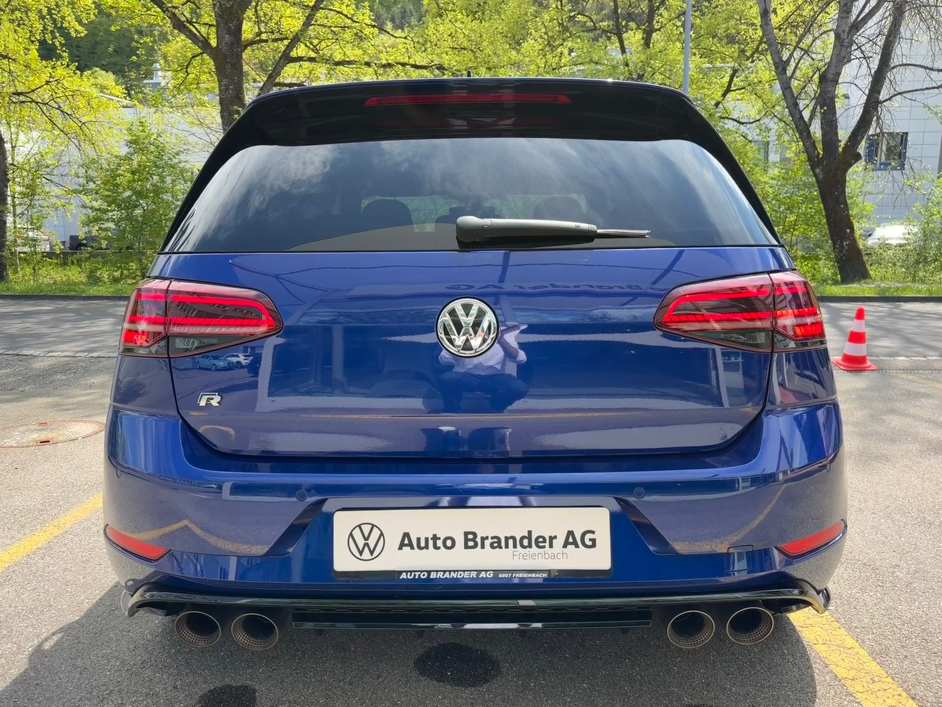 VW Golf 2.0 TSI R 4Motion DSG-image-4